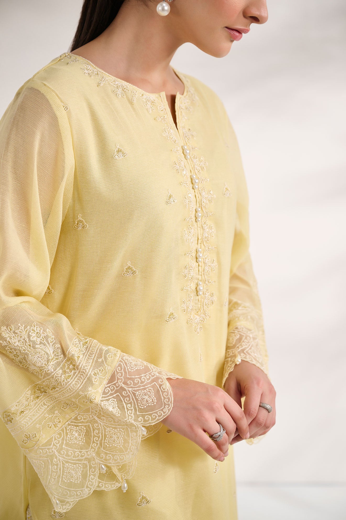 https://cdn.shopify.com/s/files/1/0587/3080/7460/files/dhanak-e-com-18-oct-2441591.jpg?v=1736485526