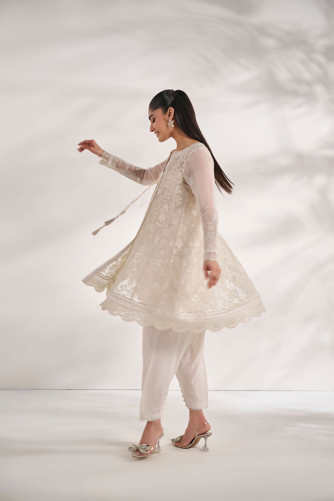 https://cdn.shopify.com/s/files/1/0587/3080/7460/files/dhanak-e-com-18-oct-2441699.jpg?v=1736485912