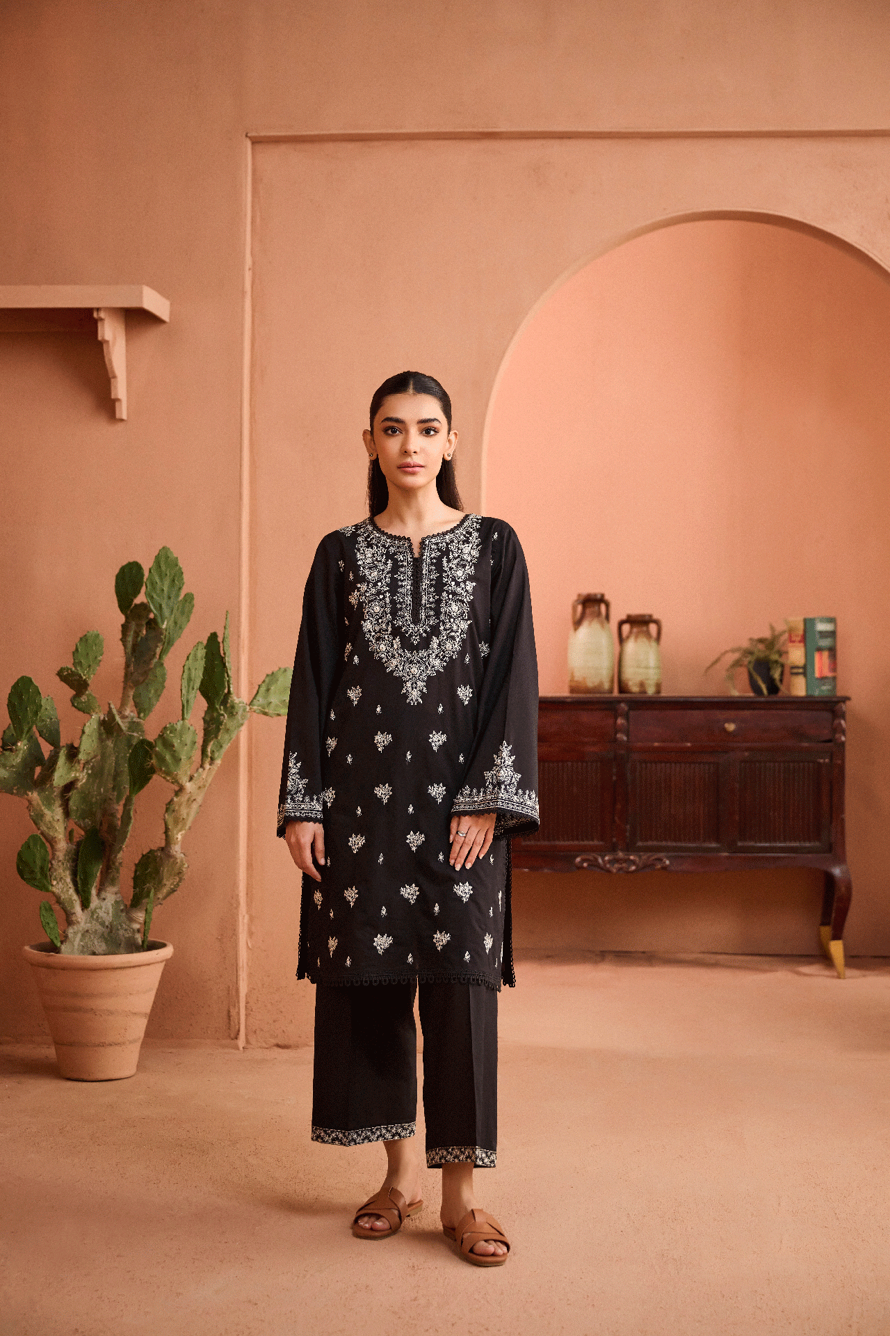 https://cdn.shopify.com/s/files/1/0587/3080/7460/files/dhanak-moharram33662.gif?v=1736414198