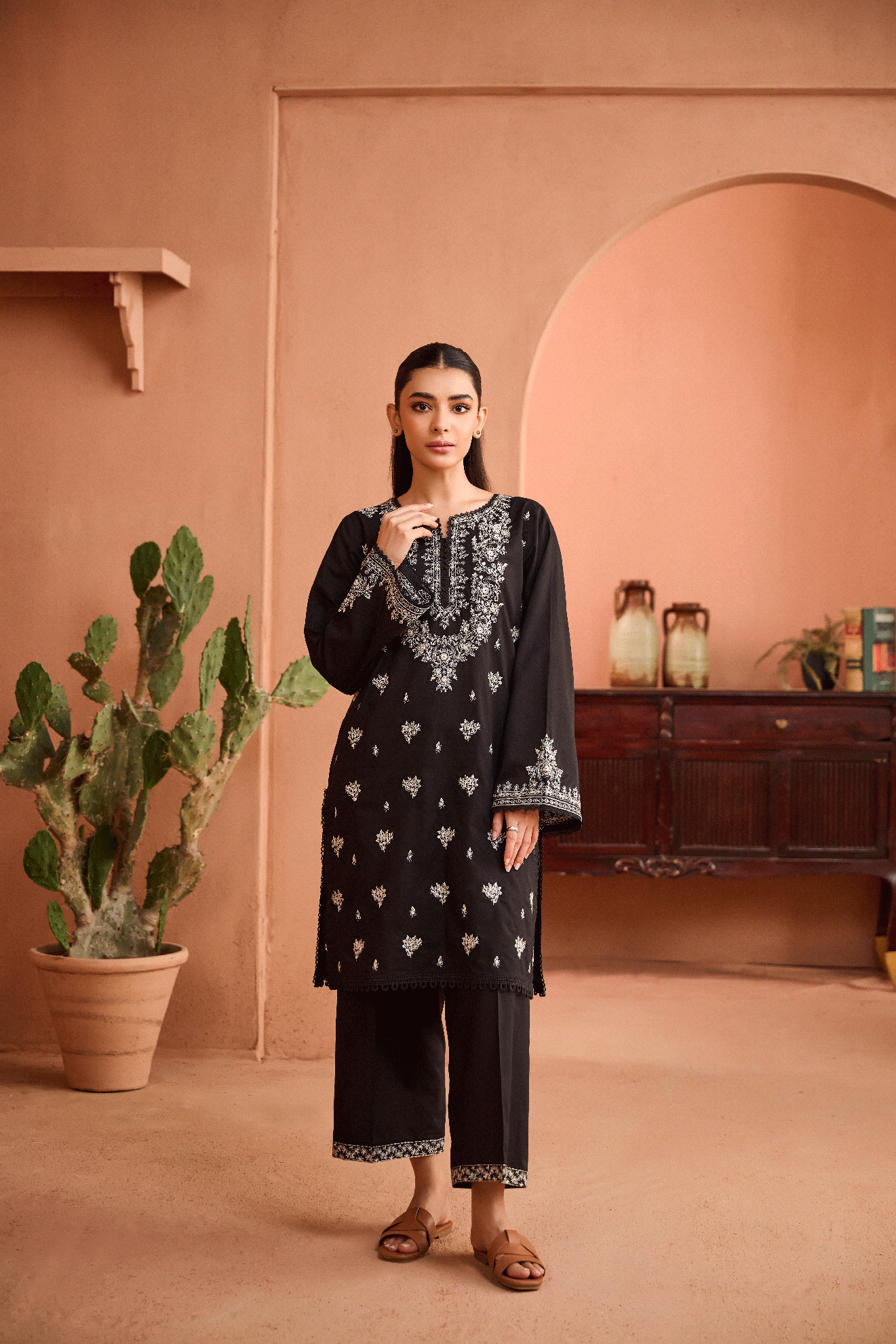 https://cdn.shopify.com/s/files/1/0587/3080/7460/files/dhanak-moharram33664.gif?v=1736414199