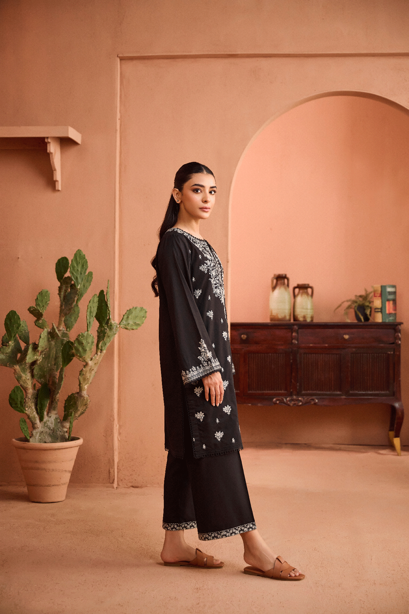 https://cdn.shopify.com/s/files/1/0587/3080/7460/files/dhanak-moharram33670.gif?v=1736414198