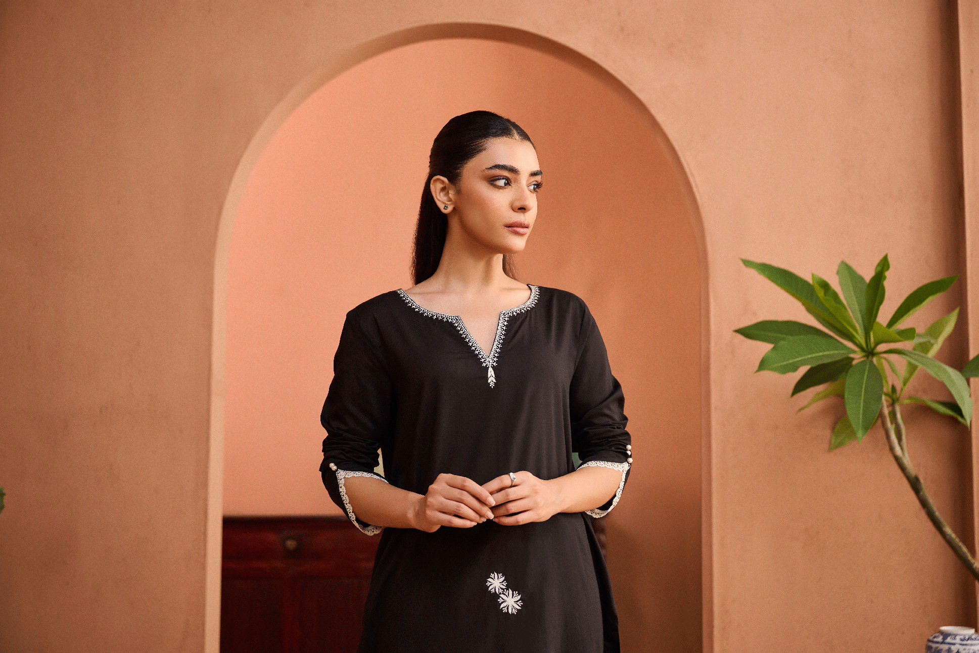 https://cdn.shopify.com/s/files/1/0587/3080/7460/files/dhanak-moharram33709.gif?v=1736414176