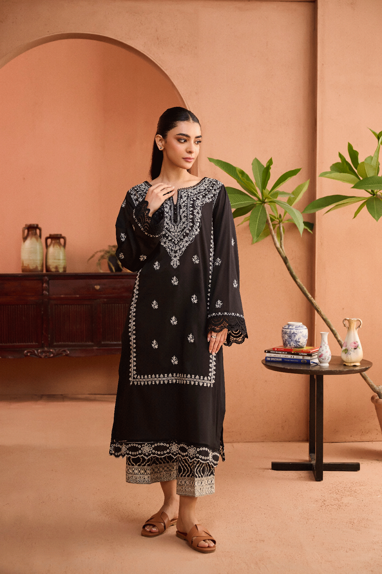 https://cdn.shopify.com/s/files/1/0587/3080/7460/files/dhanak-moharram33726.gif?v=1736414194