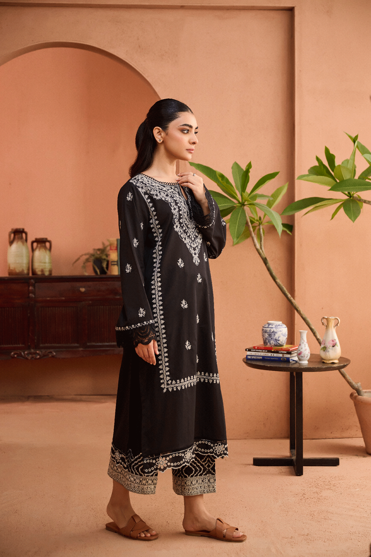 https://cdn.shopify.com/s/files/1/0587/3080/7460/files/dhanak-moharram33733.gif?v=1736414194