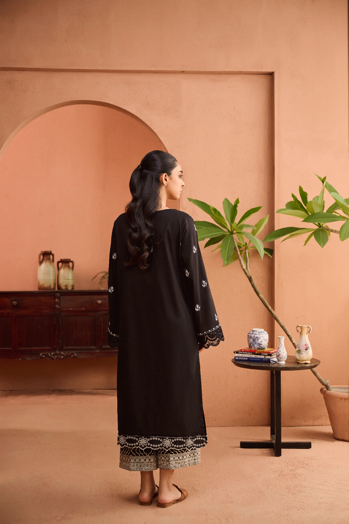 https://cdn.shopify.com/s/files/1/0587/3080/7460/files/dhanak-moharram33734.gif?v=1736414195