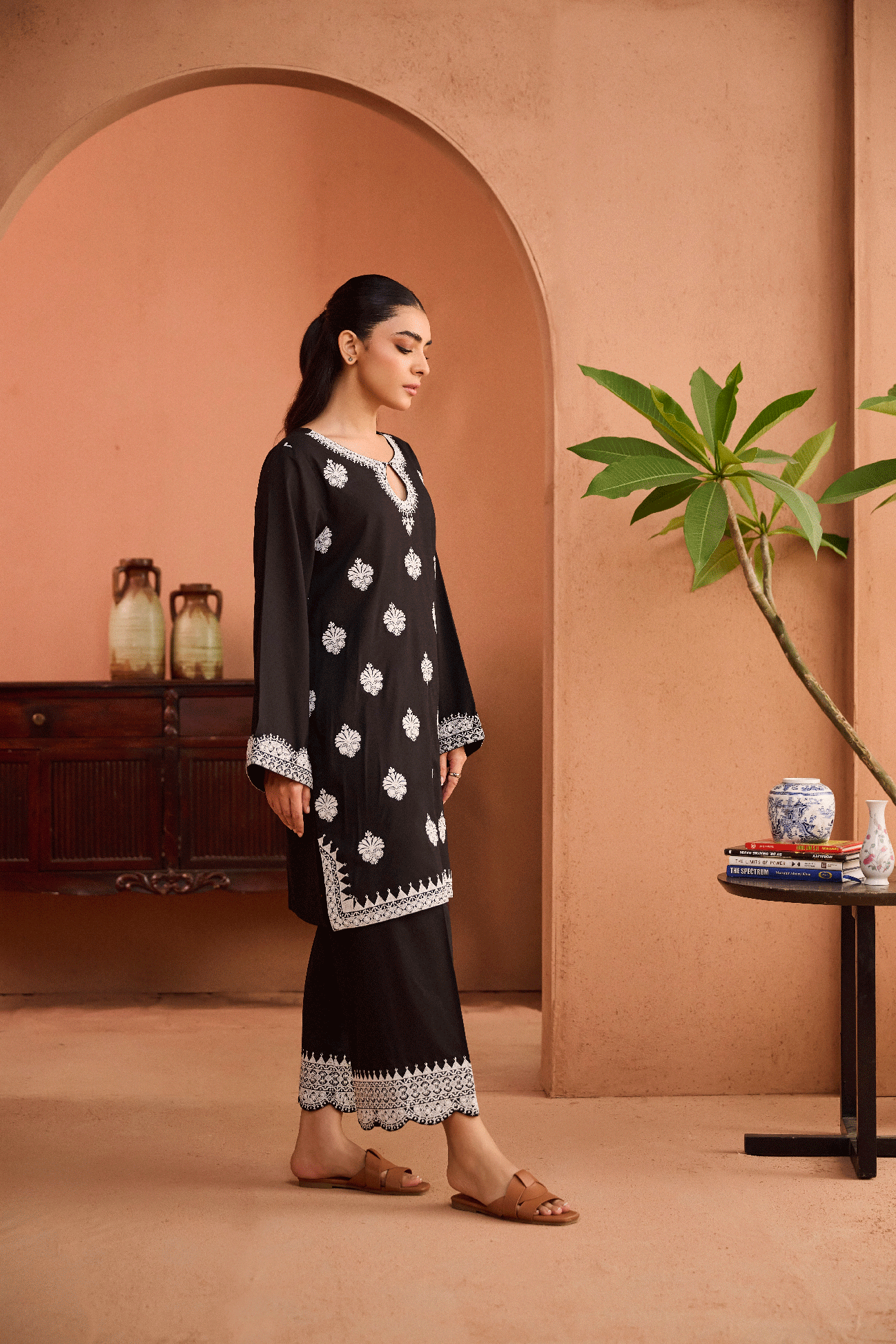 https://cdn.shopify.com/s/files/1/0587/3080/7460/files/dhanak-moharram33762.gif?v=1736414174