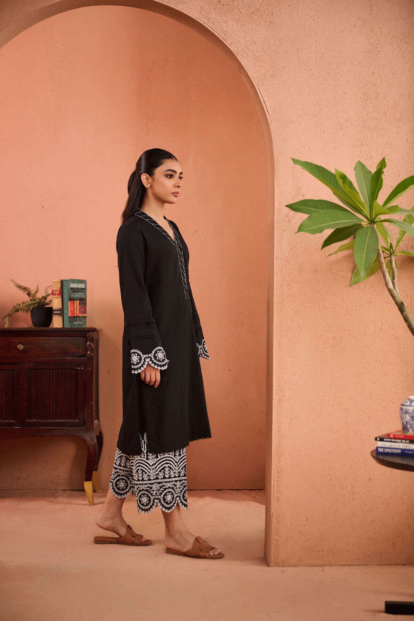 https://cdn.shopify.com/s/files/1/0587/3080/7460/files/dhanak-moharram33792.gif?v=1736414178