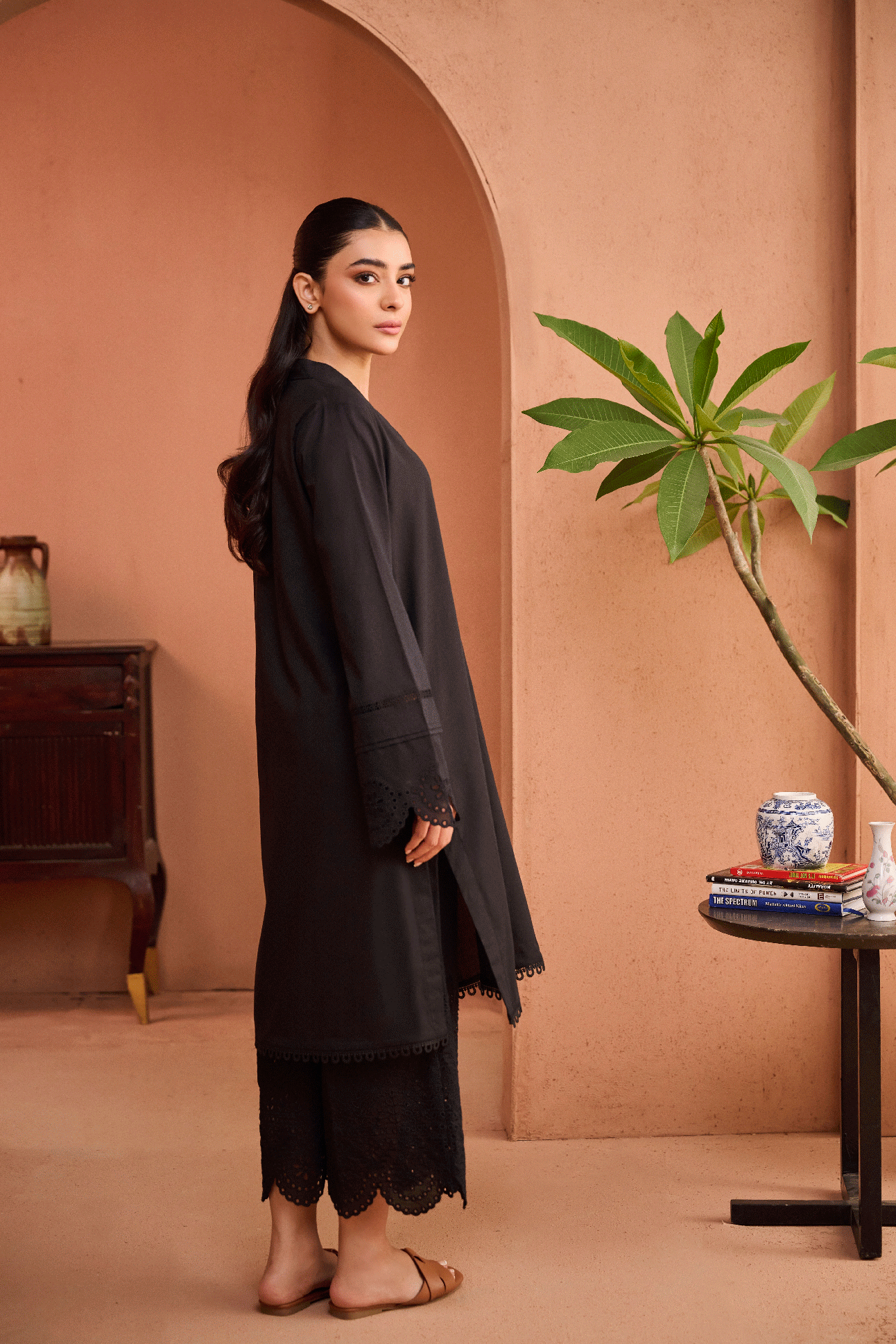 https://cdn.shopify.com/s/files/1/0587/3080/7460/files/dhanak-moharram33879_d04ebf06-b6b5-48f1-872b-0b2b014718a5.gif?v=1736414189