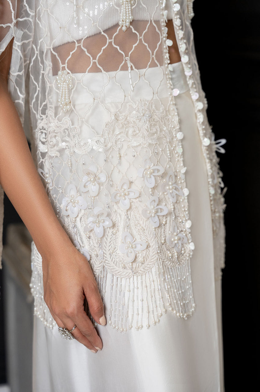 Annie - White Cape