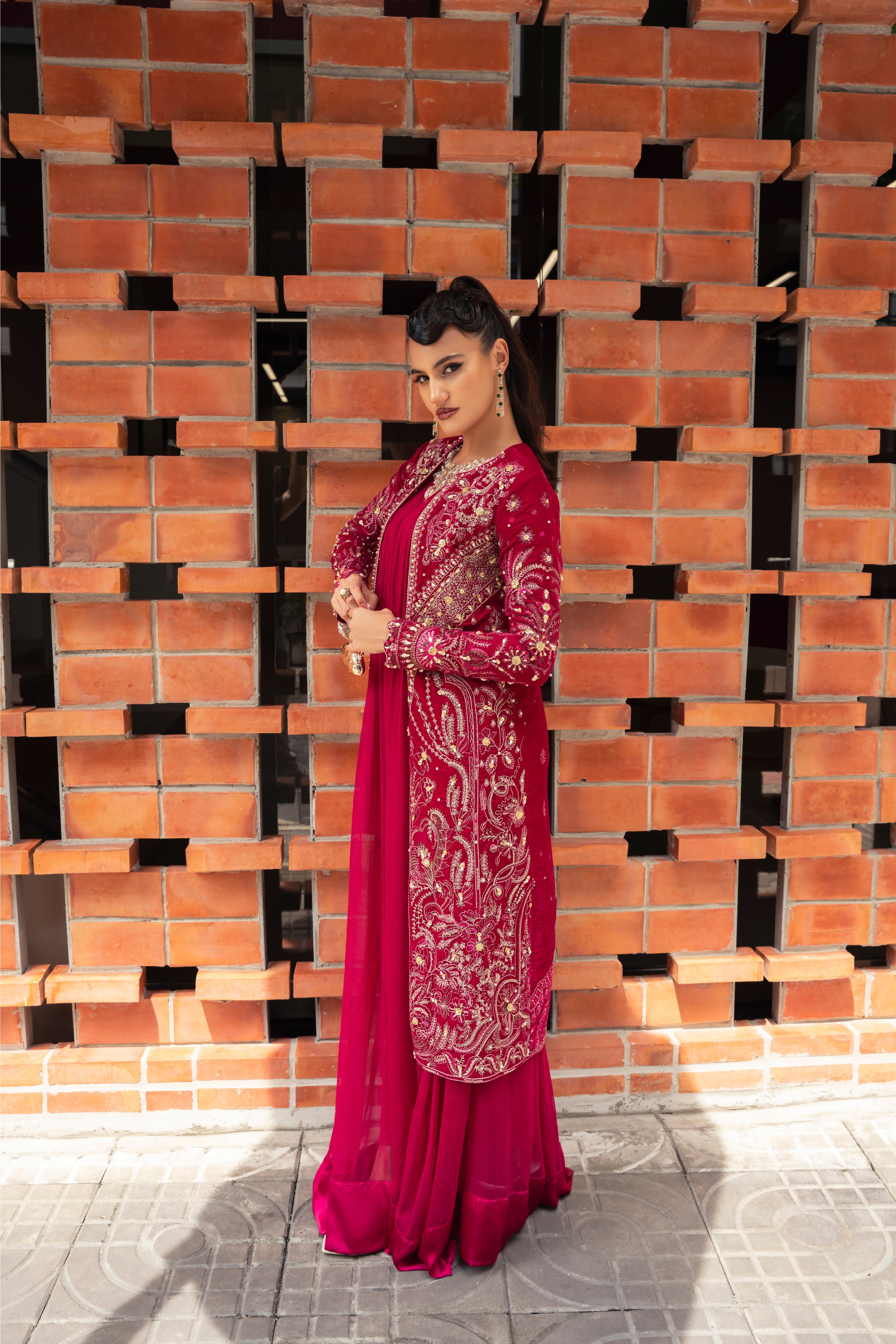 https://cdn.shopify.com/s/files/1/0523/4327/5696/files/eve-velvet-jacket-chiffon-inner-dress-mysie-9.jpg?v=1761061216