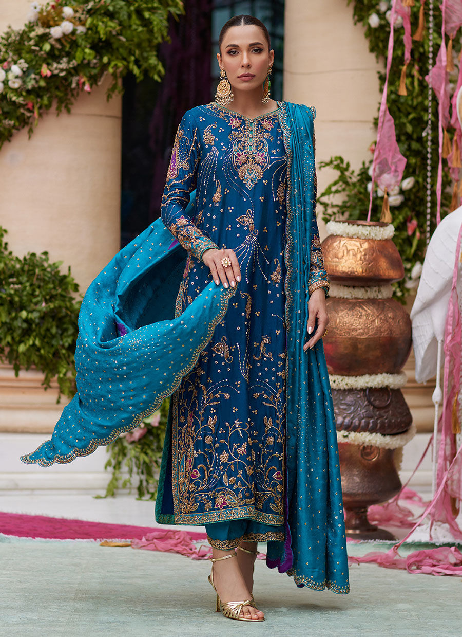 Farah Talib Aziz – Nihal Teal Style