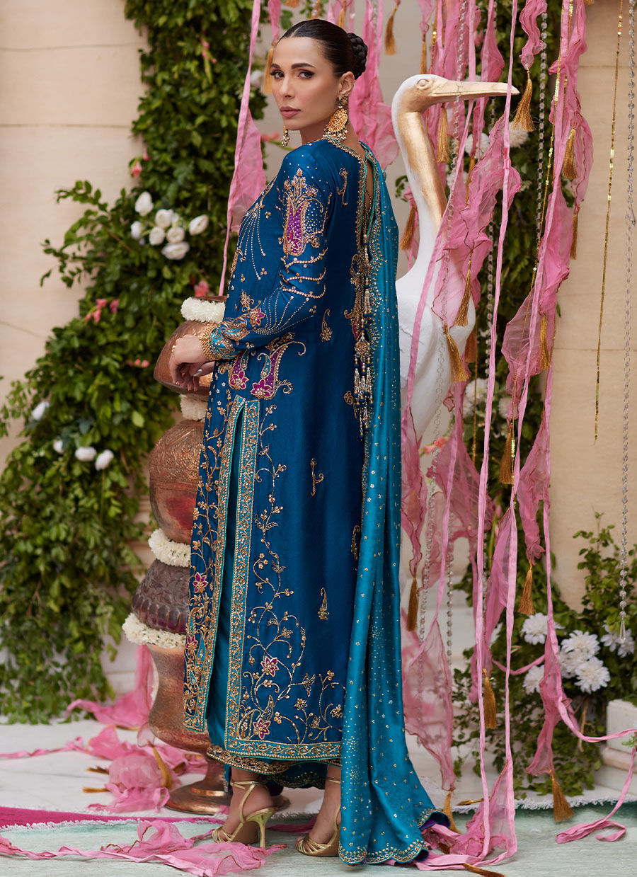 Farah Talib Aziz – Nihal Teal Style