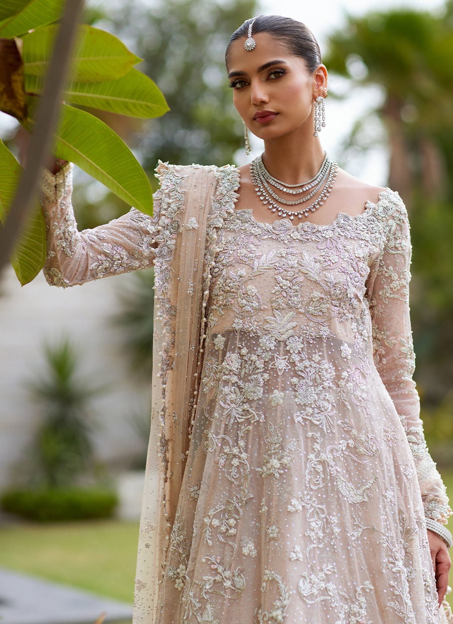 Farah Talib Aziz – Shahnoor Pale Pink Style
