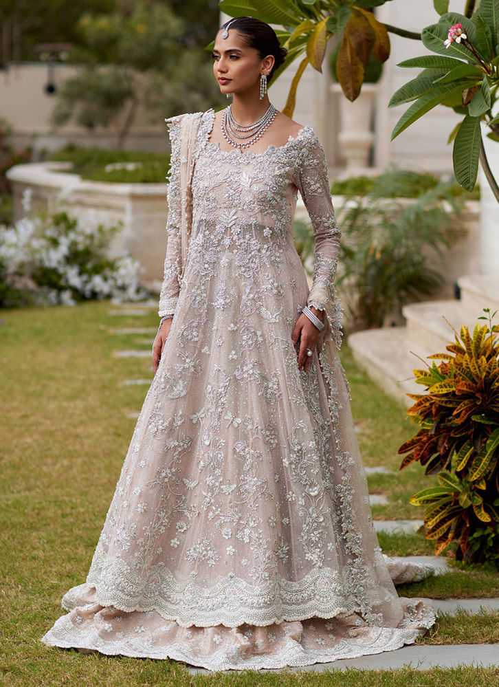 Farah Talib Aziz – Shahnoor Pale Pink Style