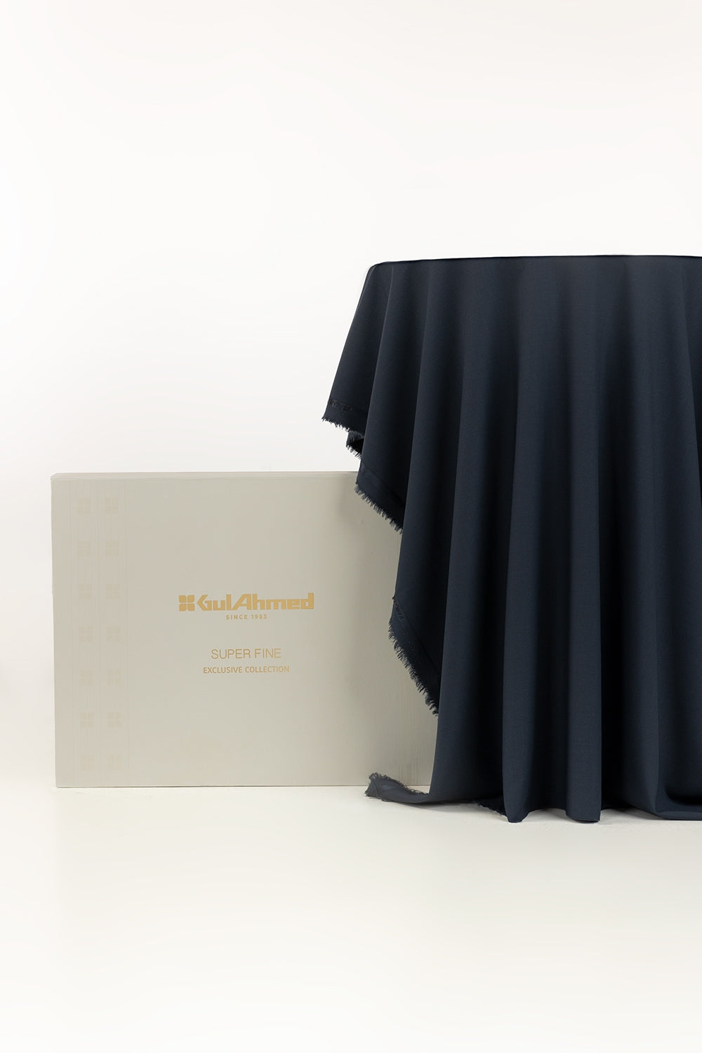Faramond Unstitched Fabric Blended With Gift Box