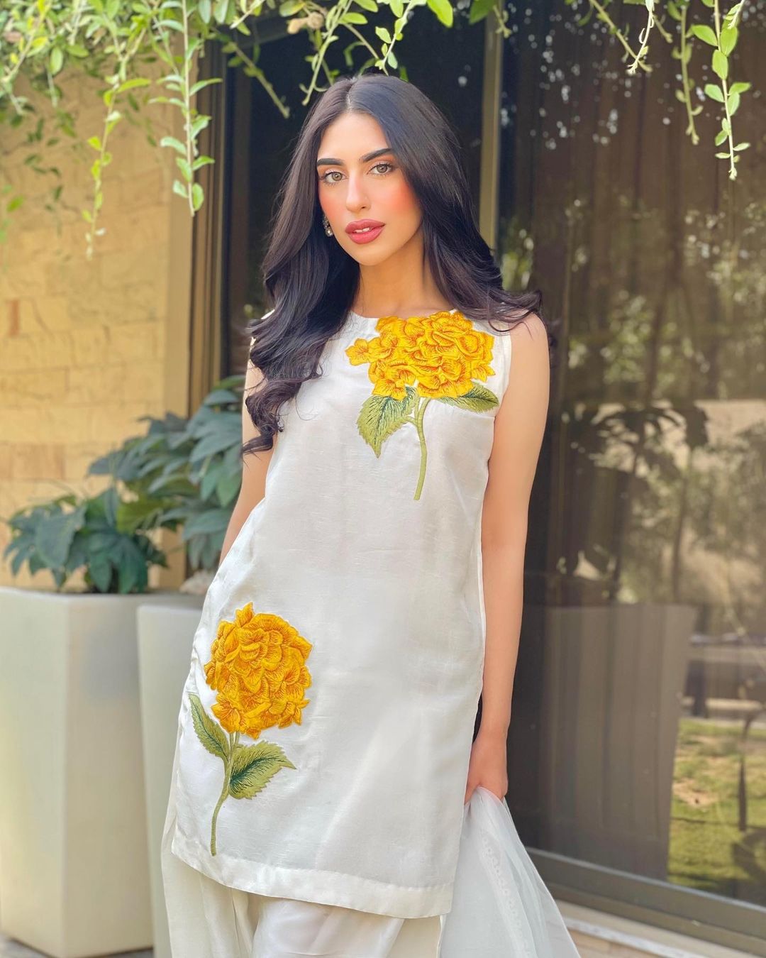 Flories White-Semi Festive'25