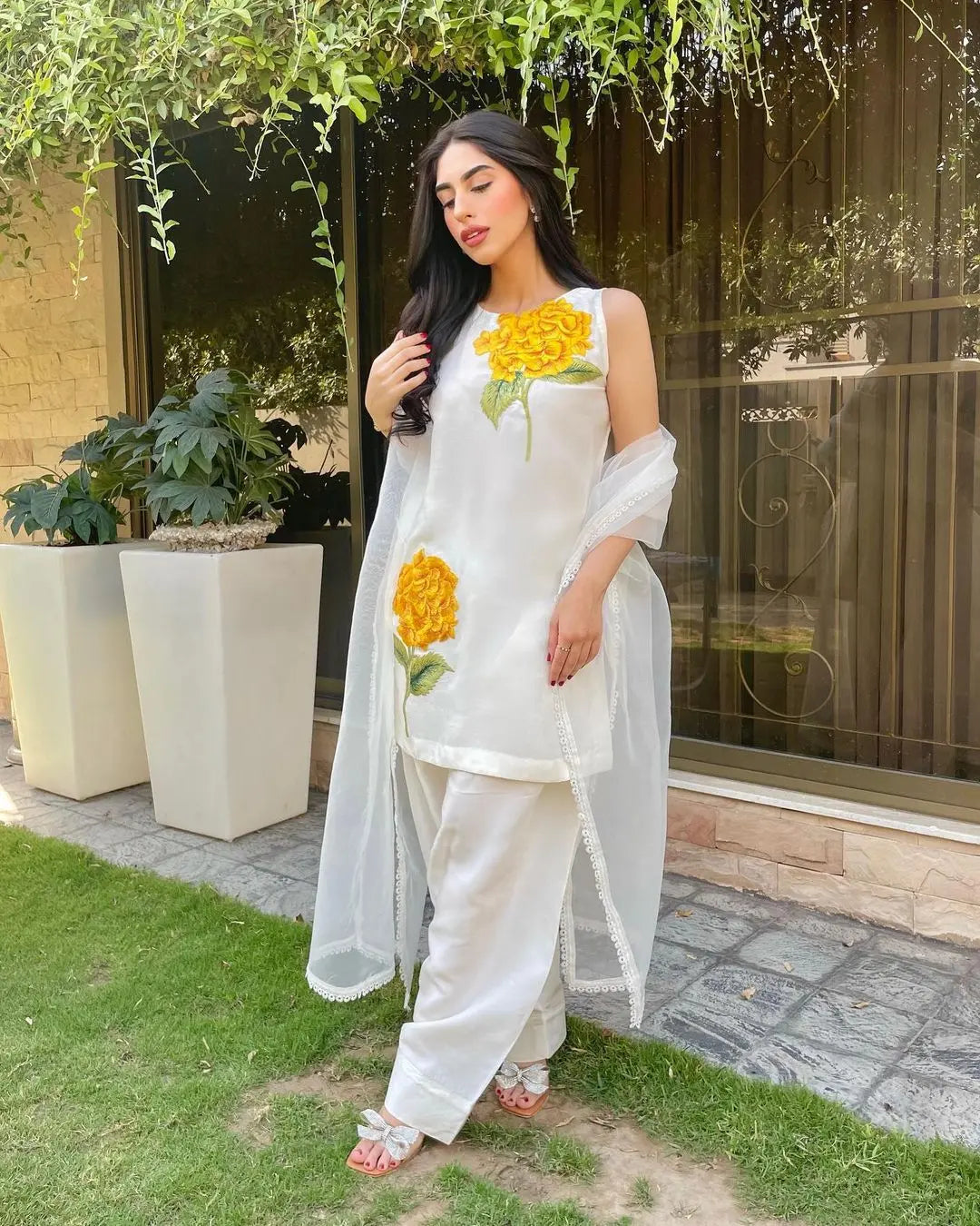 Flories White-Semi Festive'25