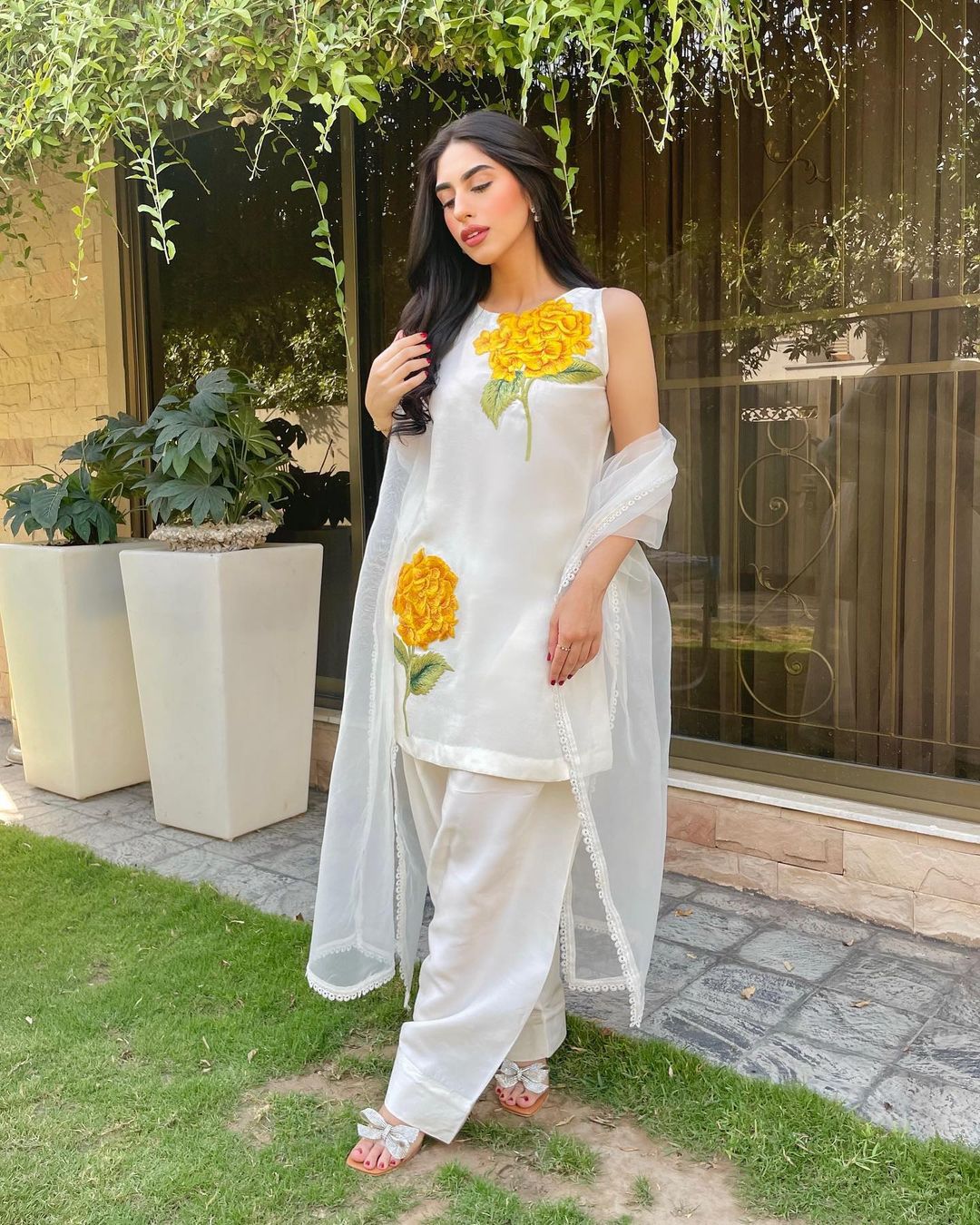 Flories White-Semi Festive'25