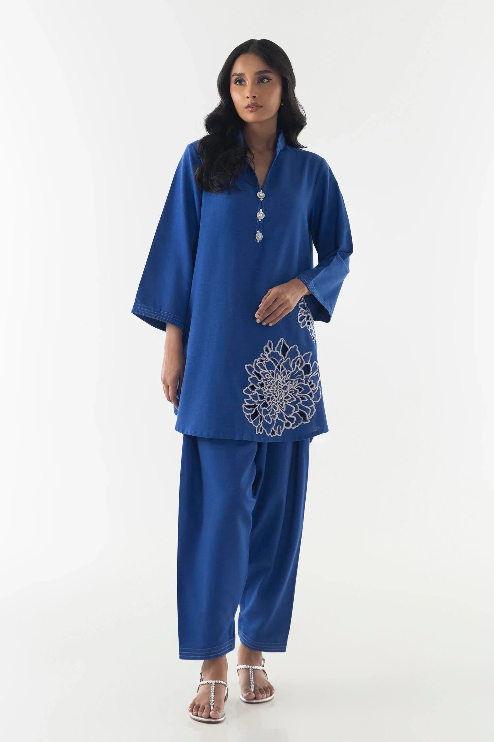 https://cdn.shopify.com/s/files/1/0740/1753/8280/files/fw24ese335p2t_1.webp?v=1756729772