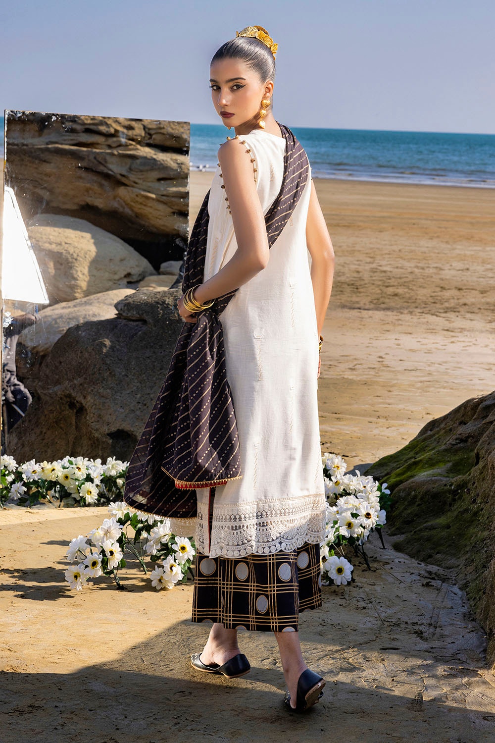3 Piece Unstitched Embroidered Jacquard Suit with Gold Printed Lawn Dupatta