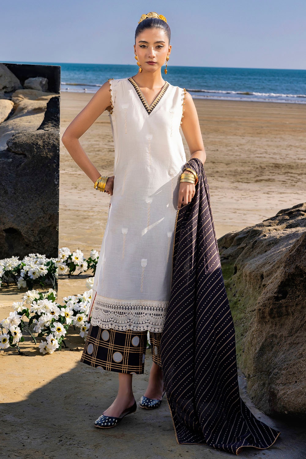 3 Piece Unstitched Embroidered Jacquard Suit with Gold Printed Lawn Dupatta