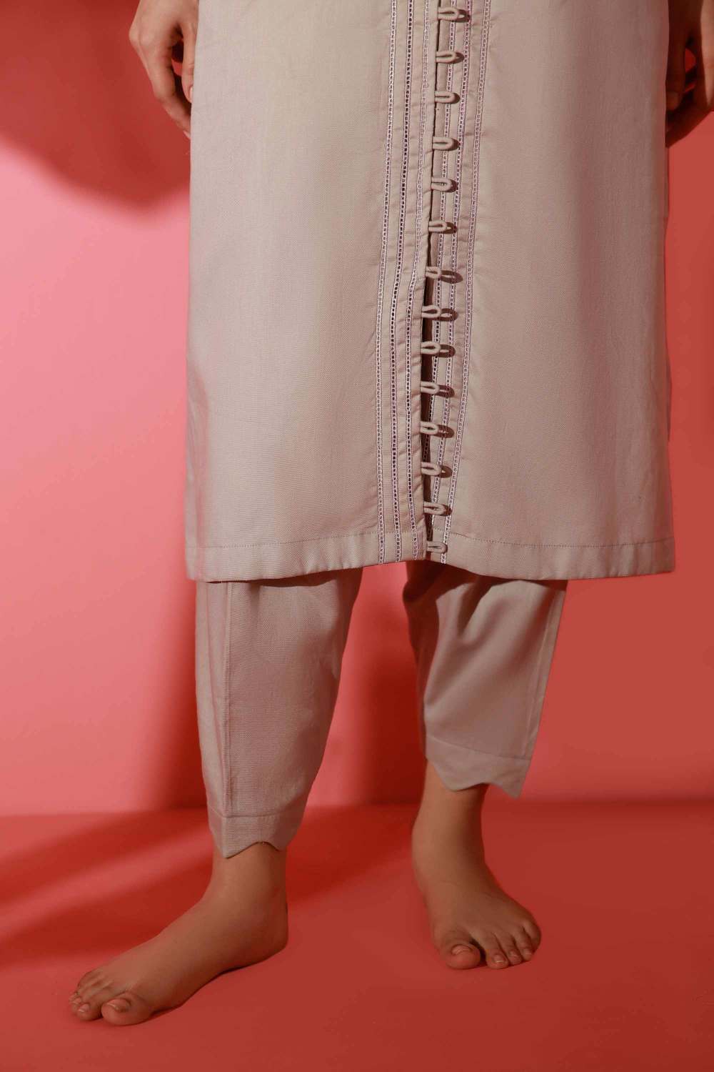 https://cdn.shopify.com/s/files/1/0663/9616/0233/files/graylily_4.jpg?v=1781168843