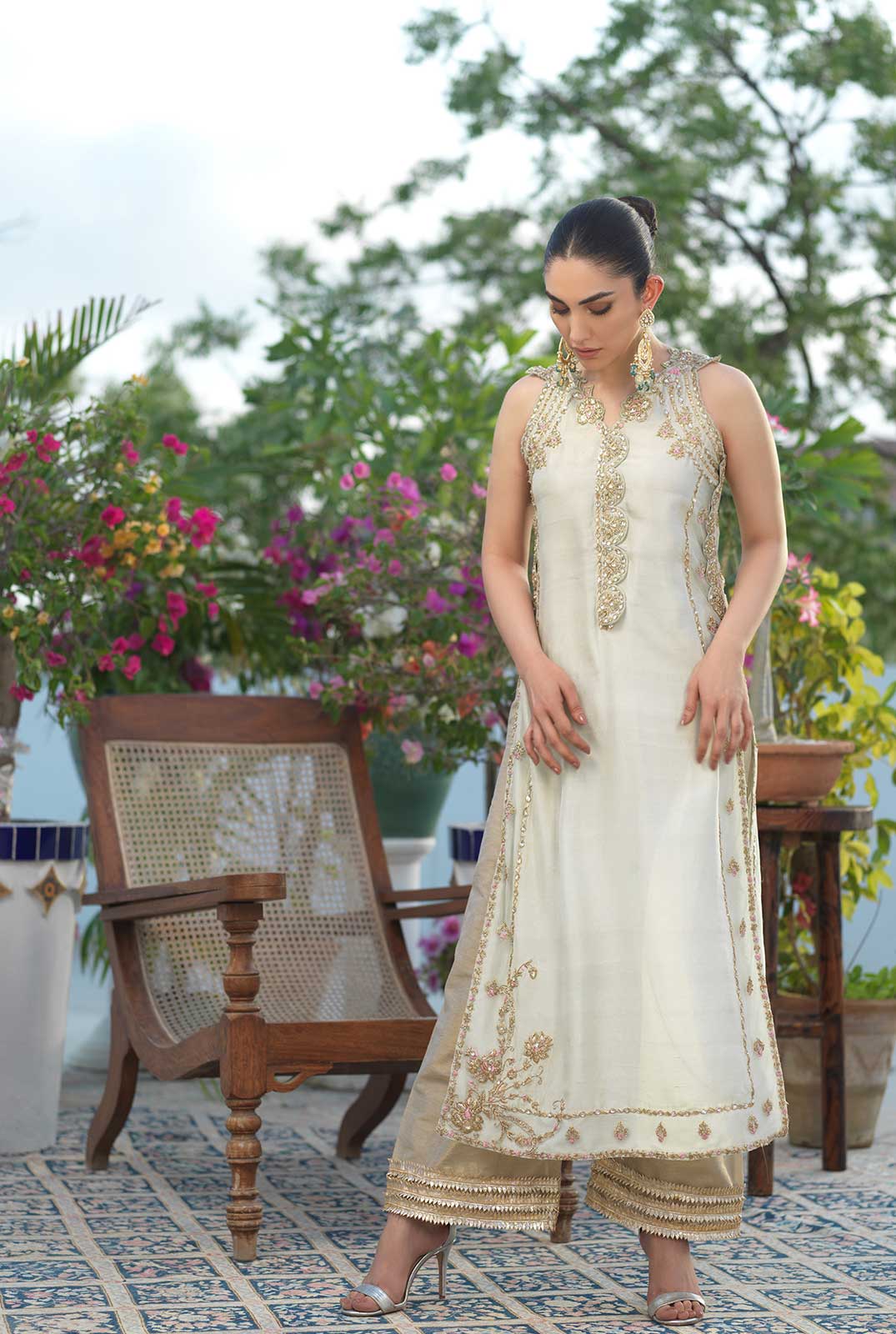 https://cdn.shopify.com/s/files/1/0567/2953/4537/products/handcrafted-rawsilk-shirt-with-gold-culottes-2_9dc4f855-27bc-489f-a5d3-4855409b09a8.jpg?v=1753519809