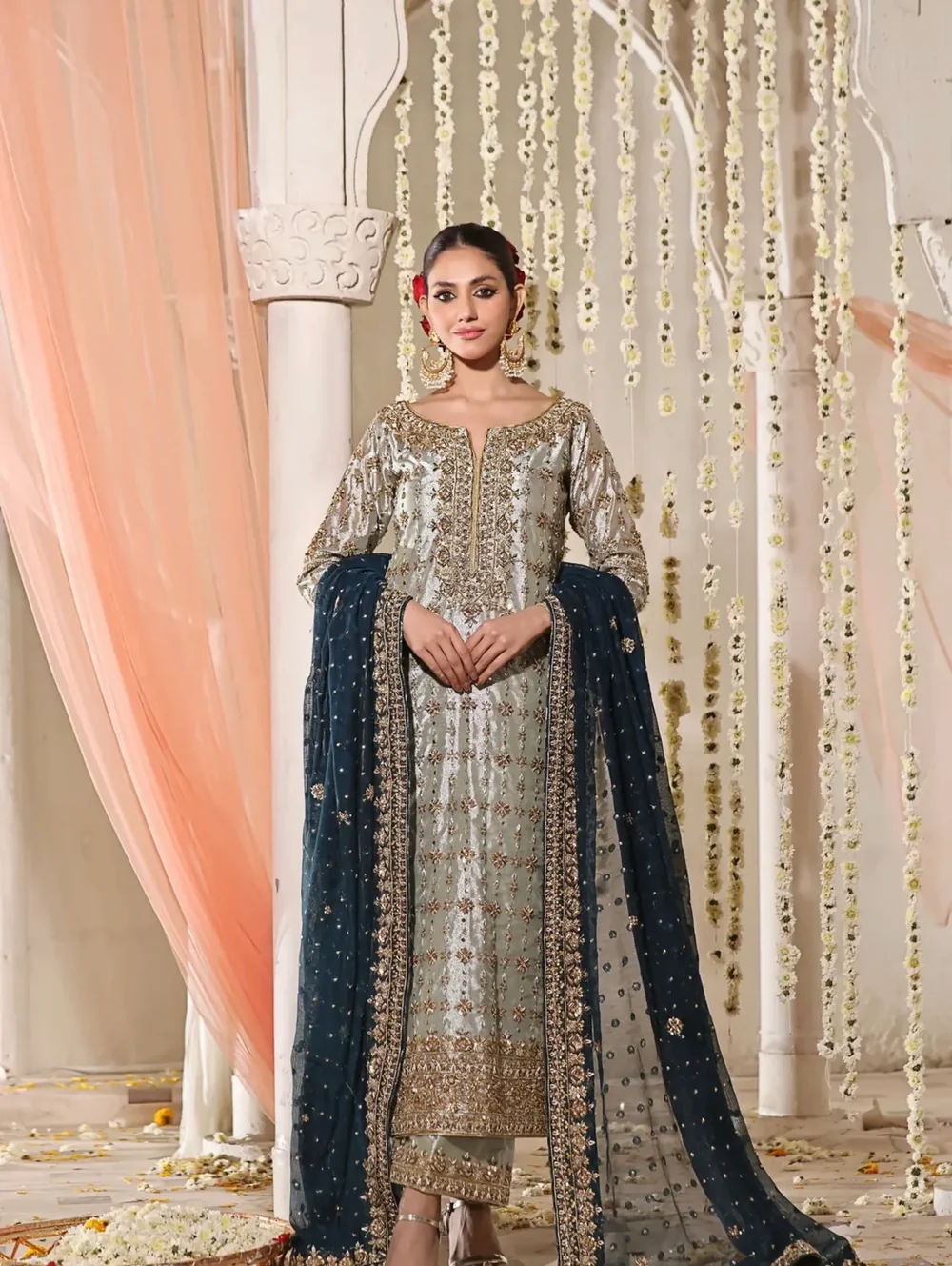 Haris Shakeel – Shafoon Blue Dupatta Style