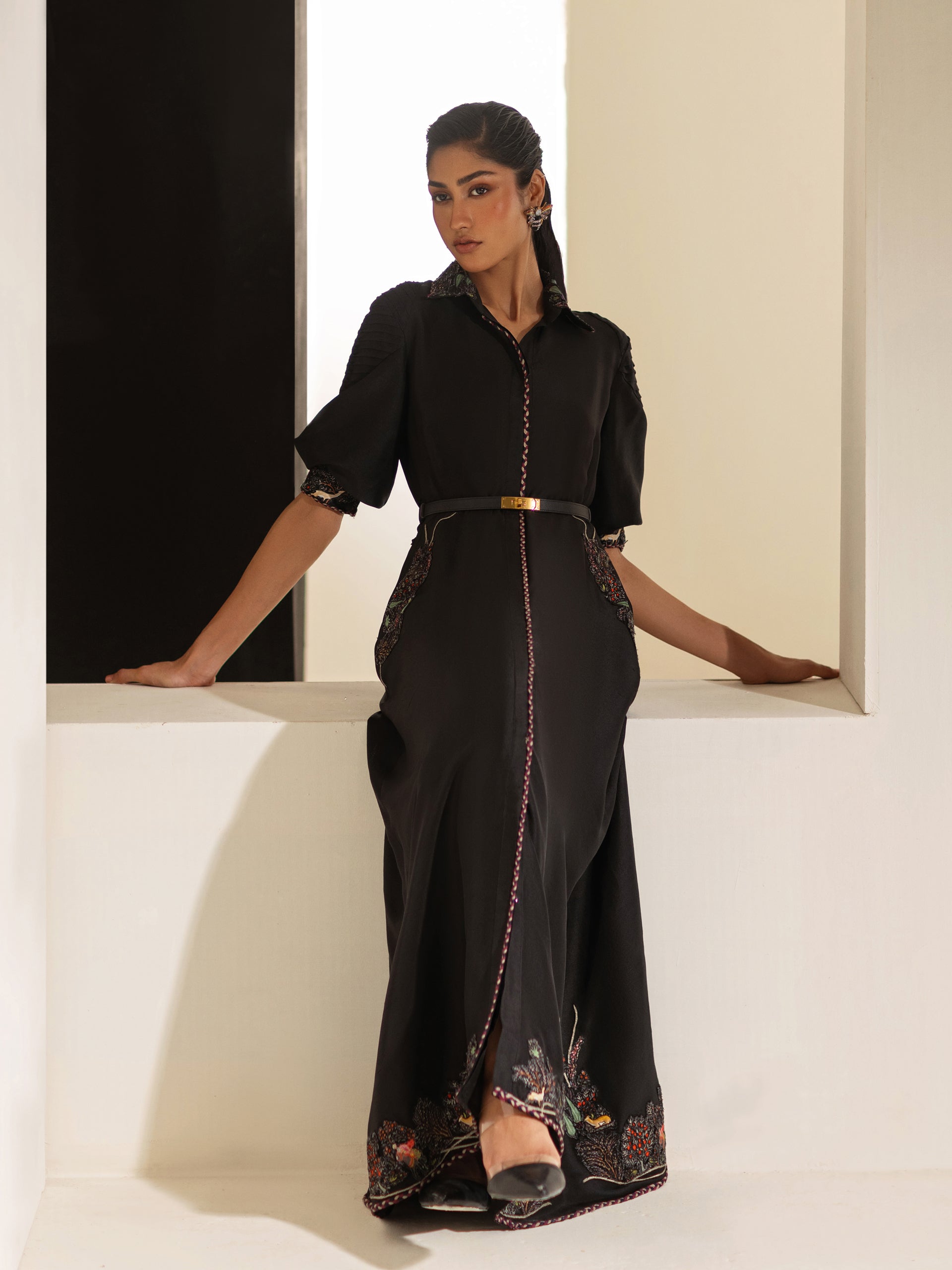 https://cdn.shopify.com/s/files/1/0768/4872/6205/files/iris-black-1.jpg?v=1778405743