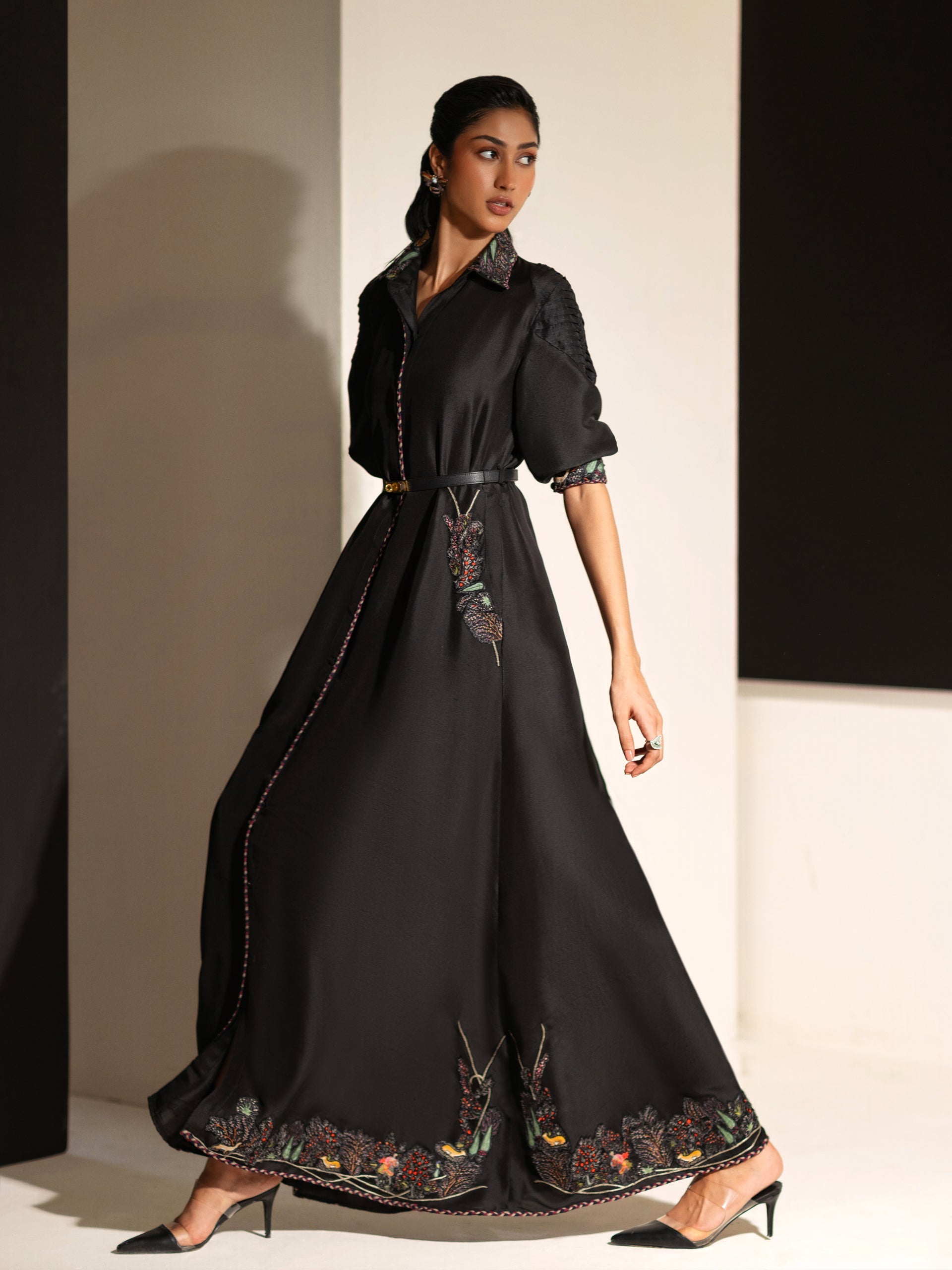 https://cdn.shopify.com/s/files/1/0768/4872/6205/files/iris-black-4.jpg?v=1778405744