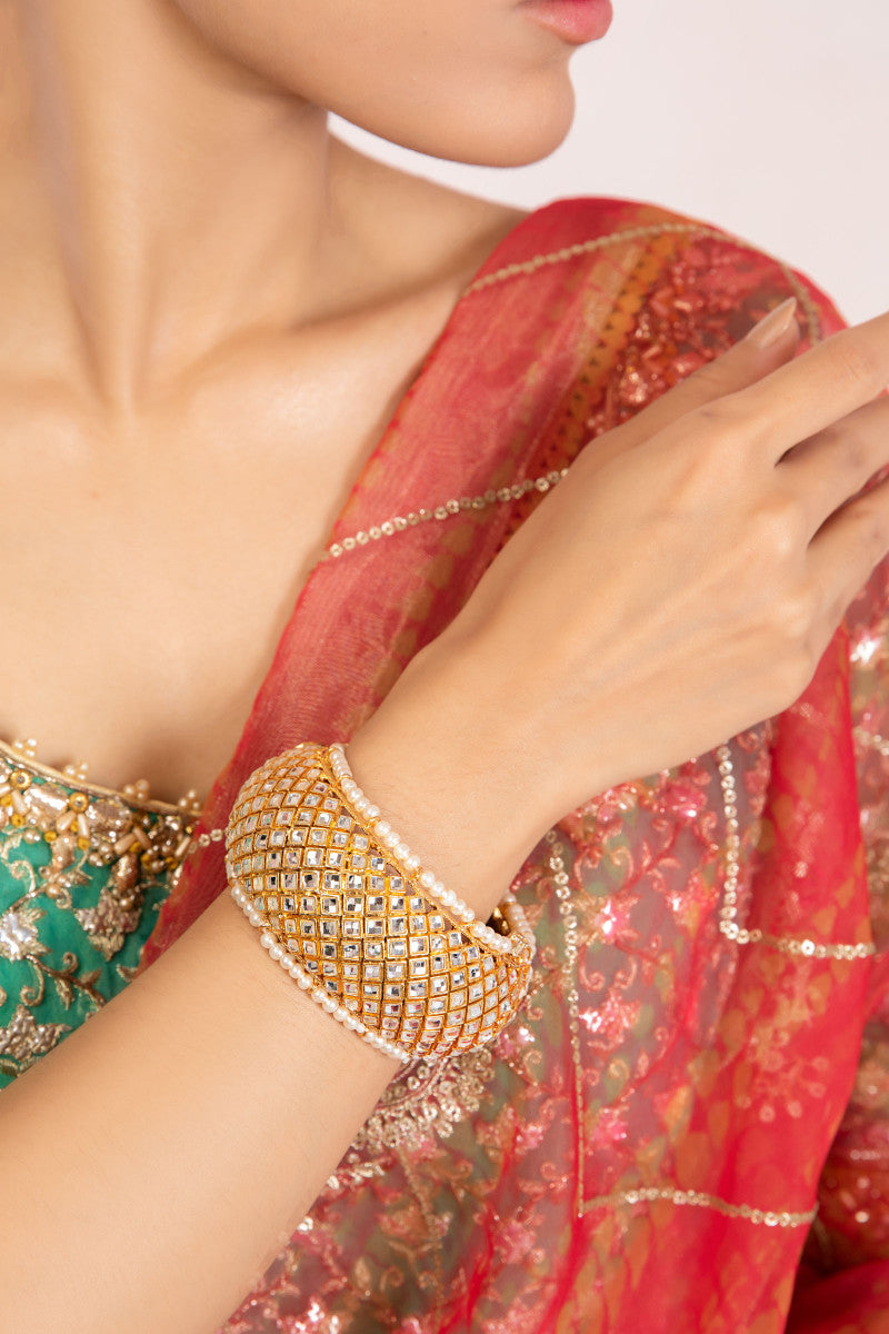 https://cdn.shopify.com/s/files/1/0620/8788/9062/products/jbn-011-gold.jpg?v=1672340990