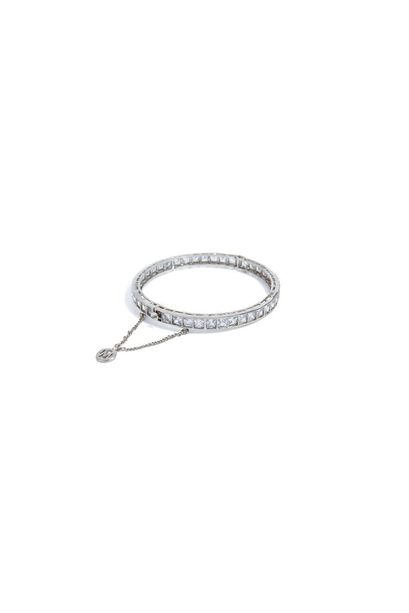 https://cdn.shopify.com/s/files/1/0620/8788/9062/products/jch_003_white_zircon.jpg?v=1672341008