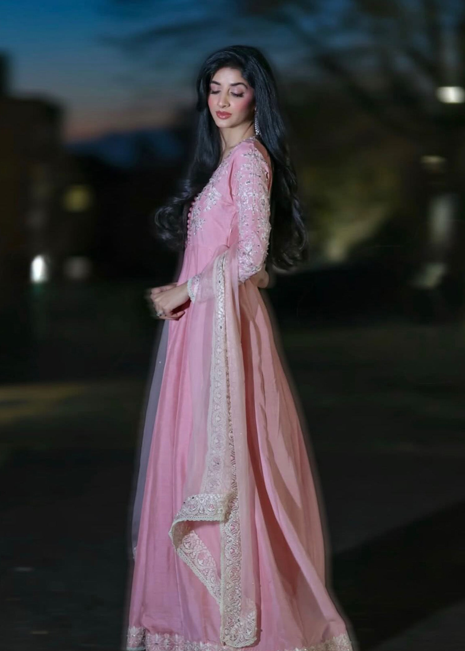 Tierra - Mawra Hocane