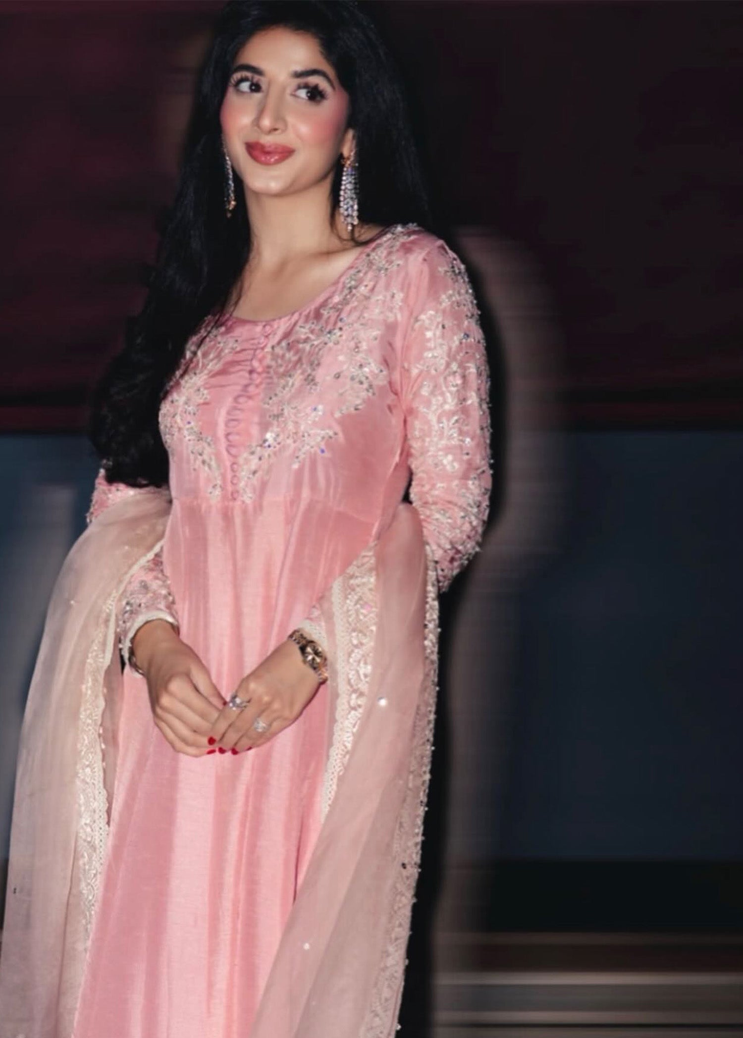 Tierra - Mawra Hocane