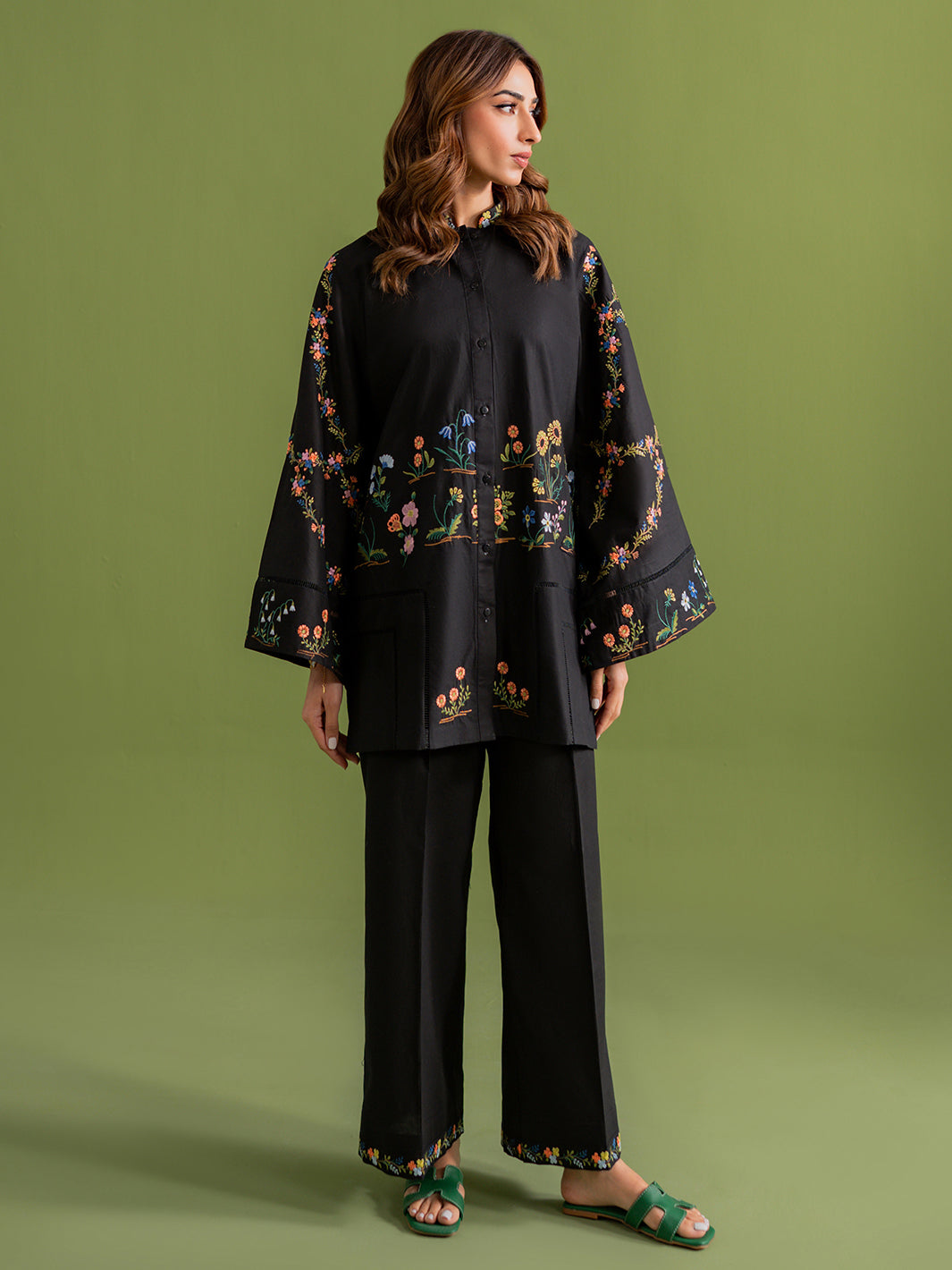 NOIR- SLD12-25- 2Pc Embroidered Set