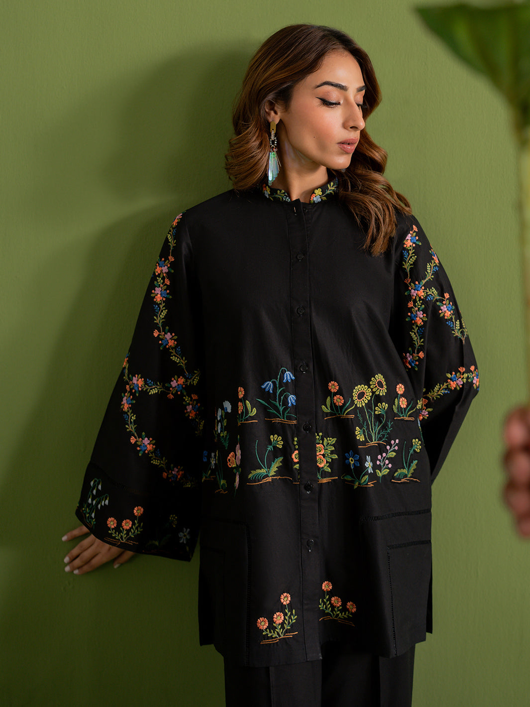 NOIR- SLD12-25- 2Pc Embroidered Set