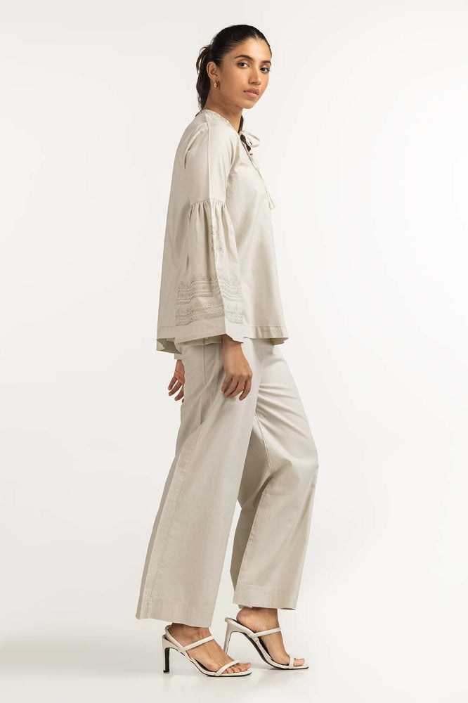 https://cdn.shopify.com/s/files/1/0706/3253/8159/files/light_green_basic_blouse_wm-bls23-003_4.jpg?v=1758455175