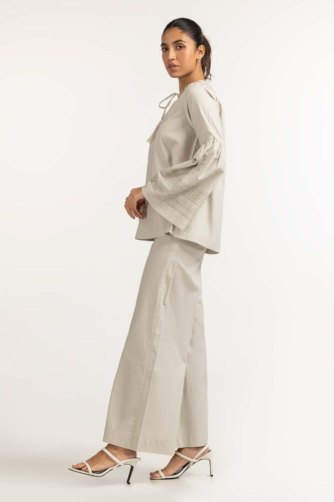 https://cdn.shopify.com/s/files/1/0706/3253/8159/files/light_green_basic_blouse_wm-bls23-003_5.jpg?v=1758455175