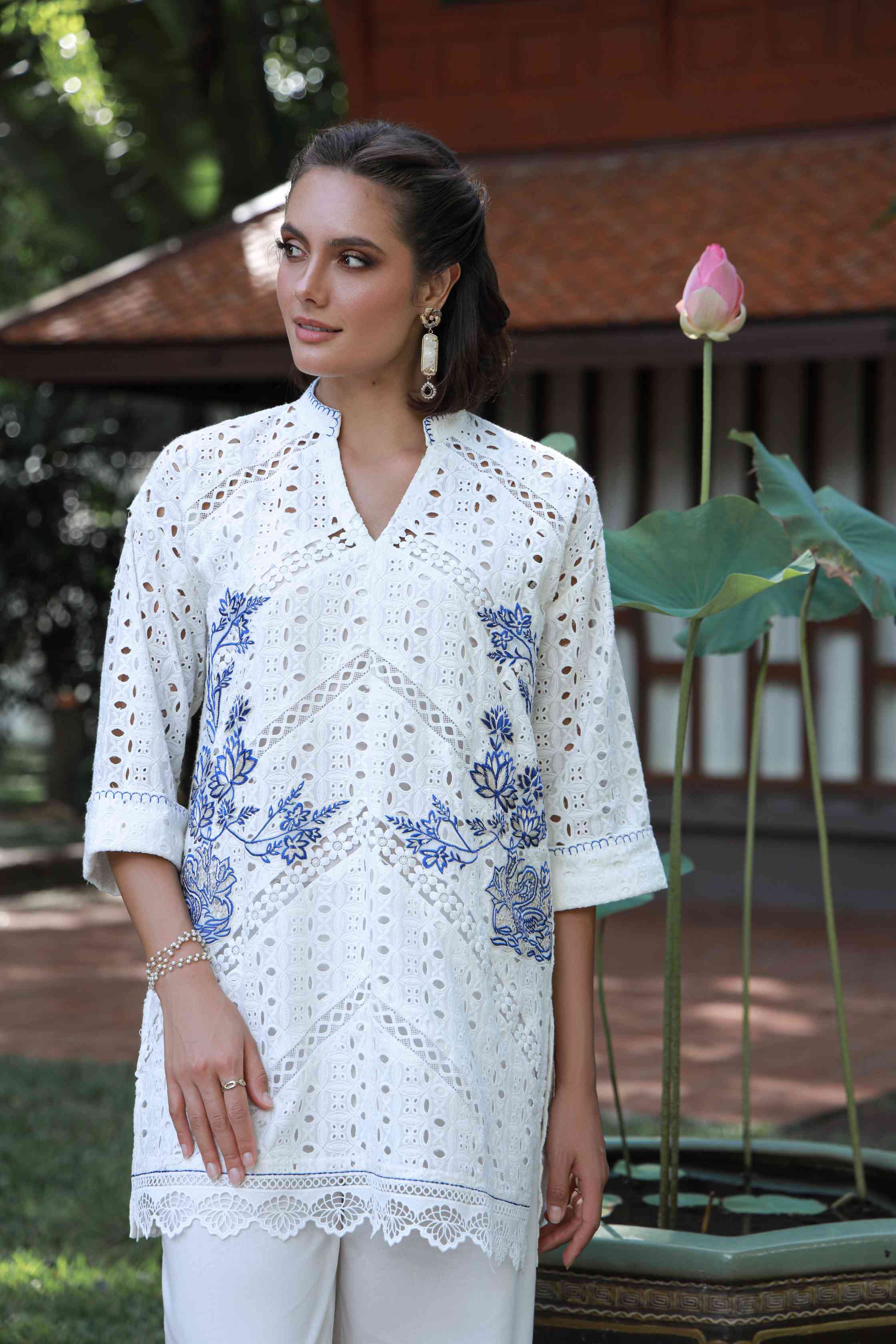 https://cdn.shopify.com/s/files/1/0663/9616/0233/files/lotusjeel_4.jpg?v=1770374672