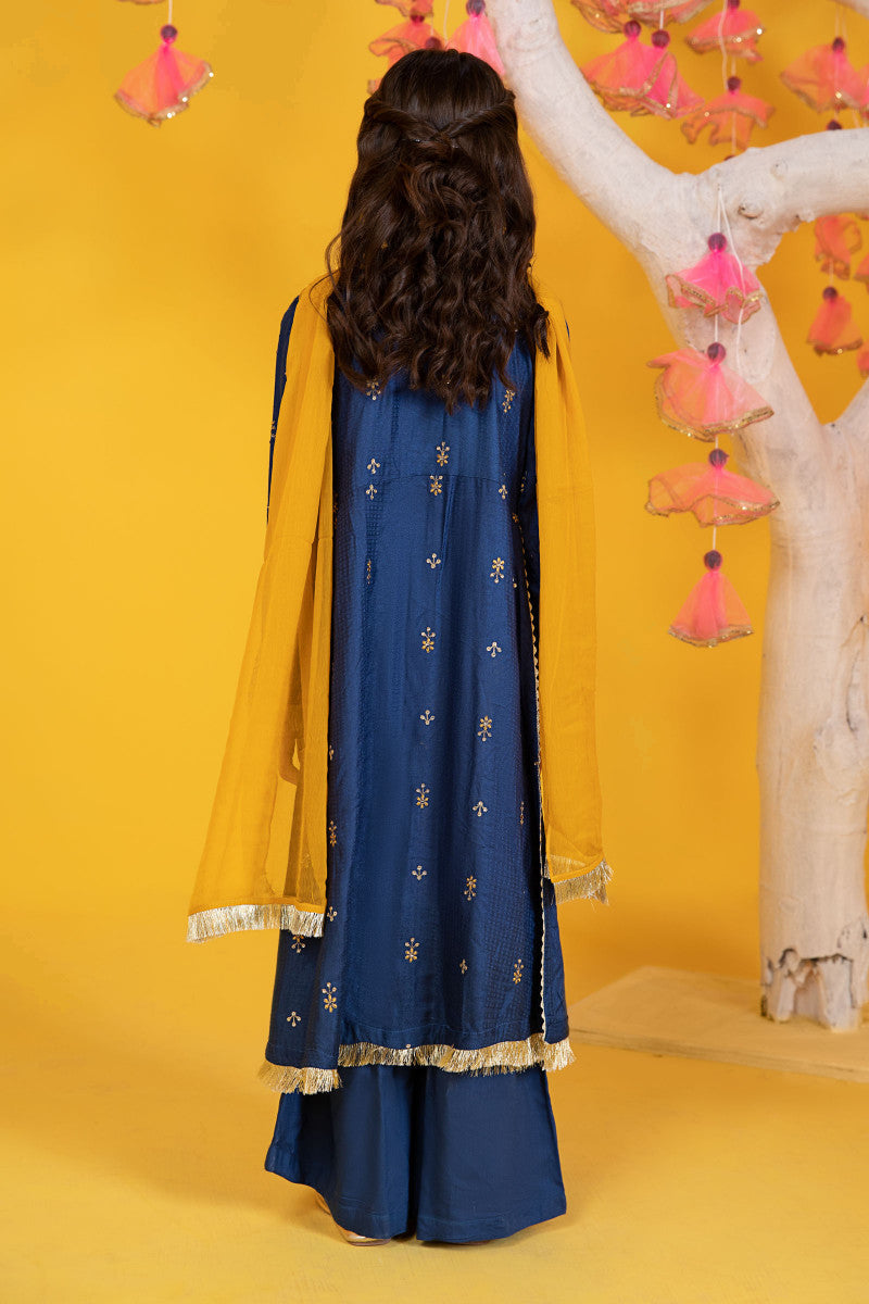 https://cdn.shopify.com/s/files/1/0620/8788/9062/products/mkd-w22-07-blued.jpg?v=1672340601