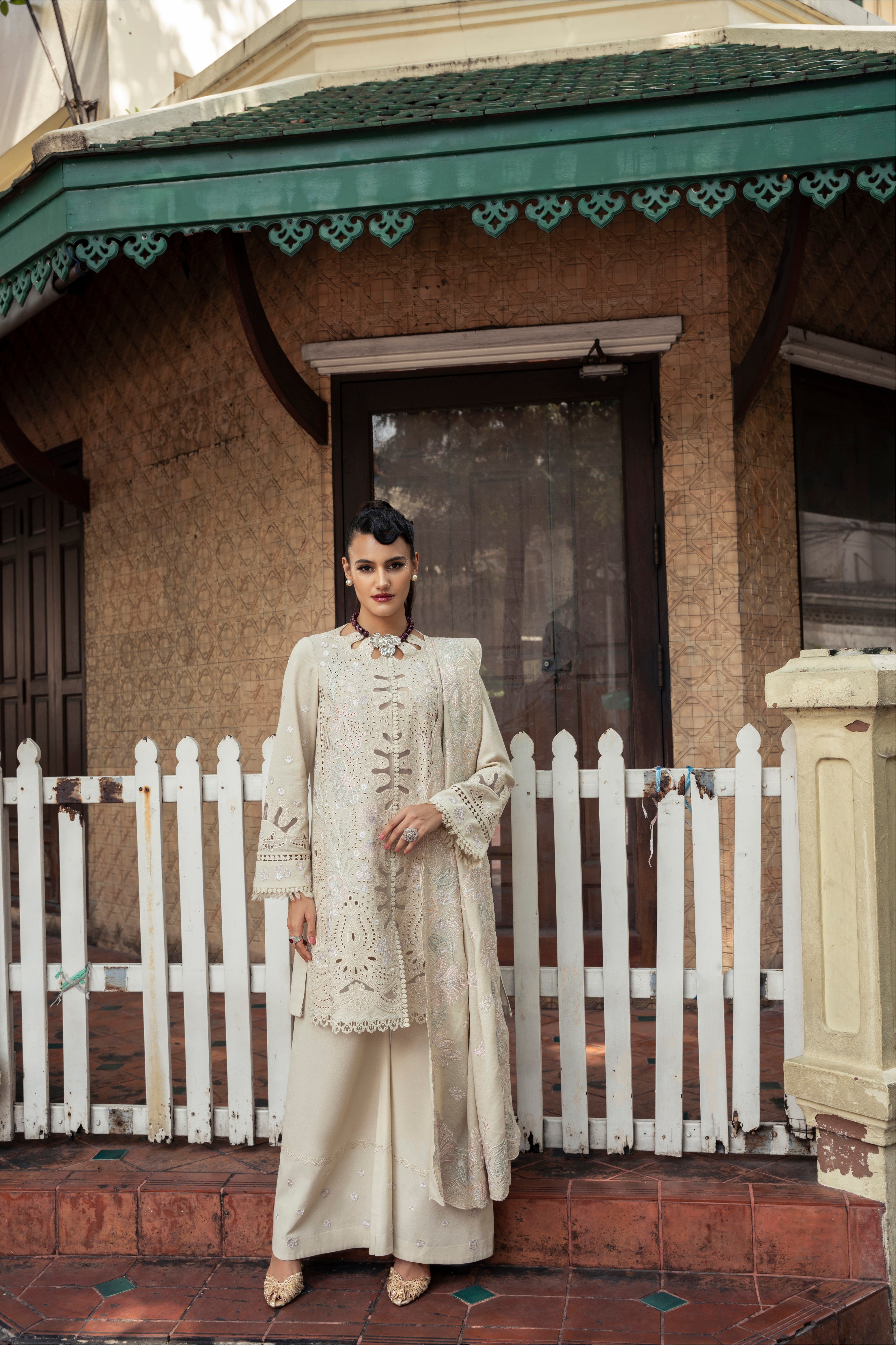 https://cdn.shopify.com/s/files/1/0523/4327/5696/files/mysie-by-tahira-moana-karandi-pret-1.jpg?v=1761832570