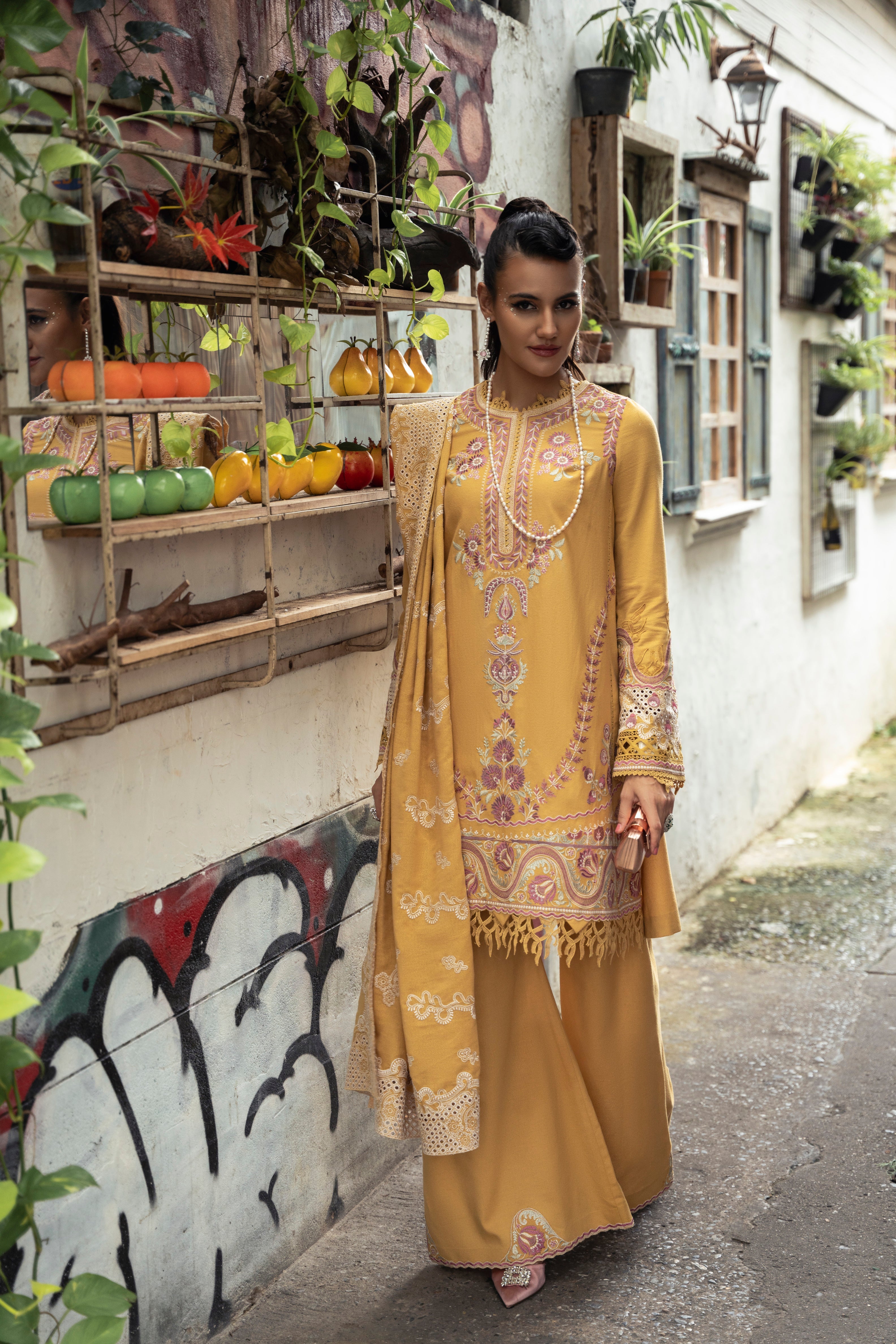 https://cdn.shopify.com/s/files/1/0523/4327/5696/files/mysie-by-tahira-tiana-karandi-pret-4.jpg?v=1762163497