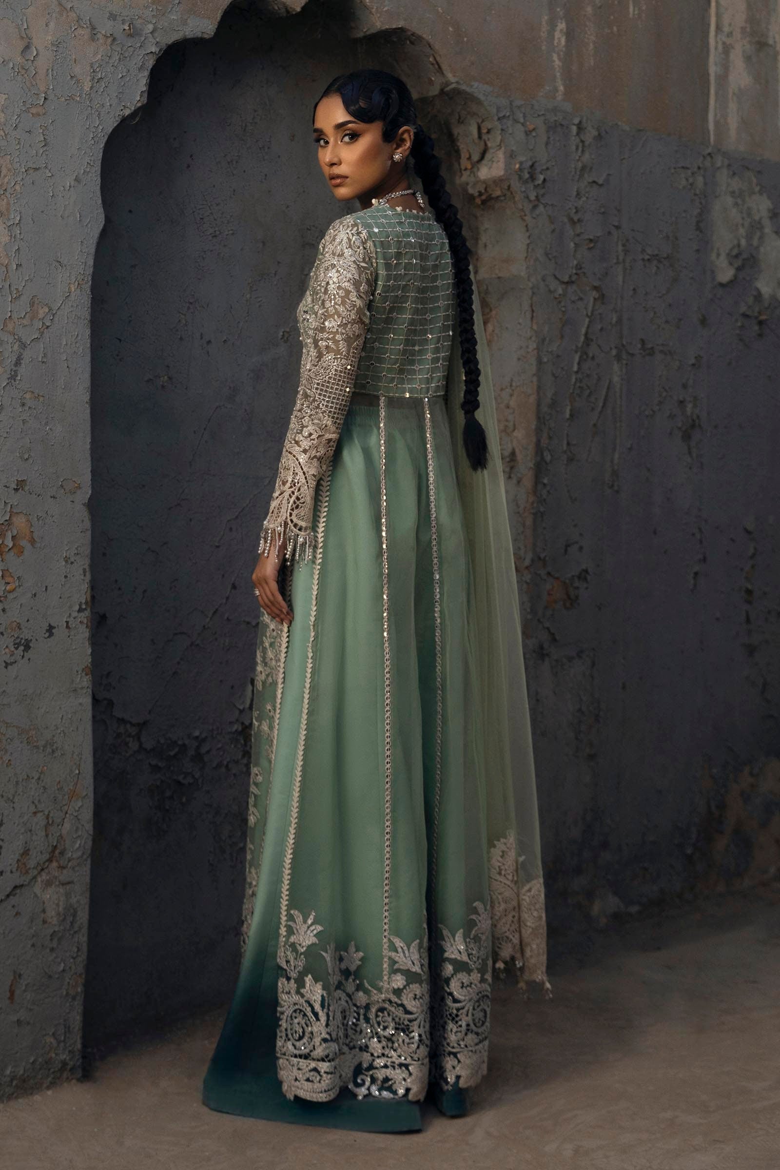 BURGUNDY LUXURY EMBROIDERED KARANDI SET (NEL-25630)