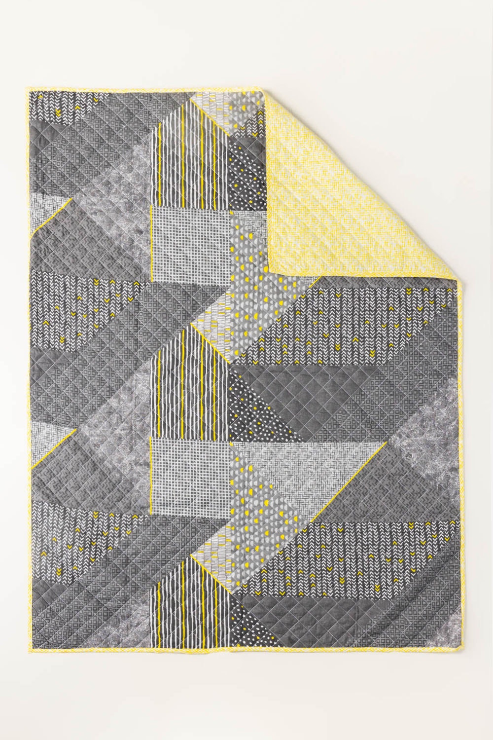 https://cdn.shopify.com/s/files/1/0706/3253/8159/files/neo_abstract_quilted_mat_1.jpg?v=1758373789