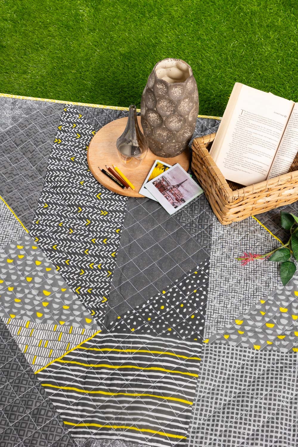 https://cdn.shopify.com/s/files/1/0706/3253/8159/files/neo_abstract_quilted_mat_5.jpg?v=1758373788
