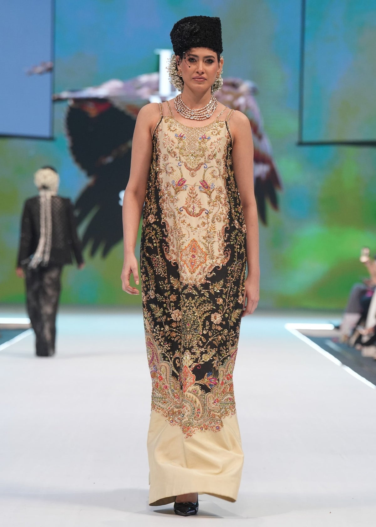 Saira Shakira – Noir Sable Style