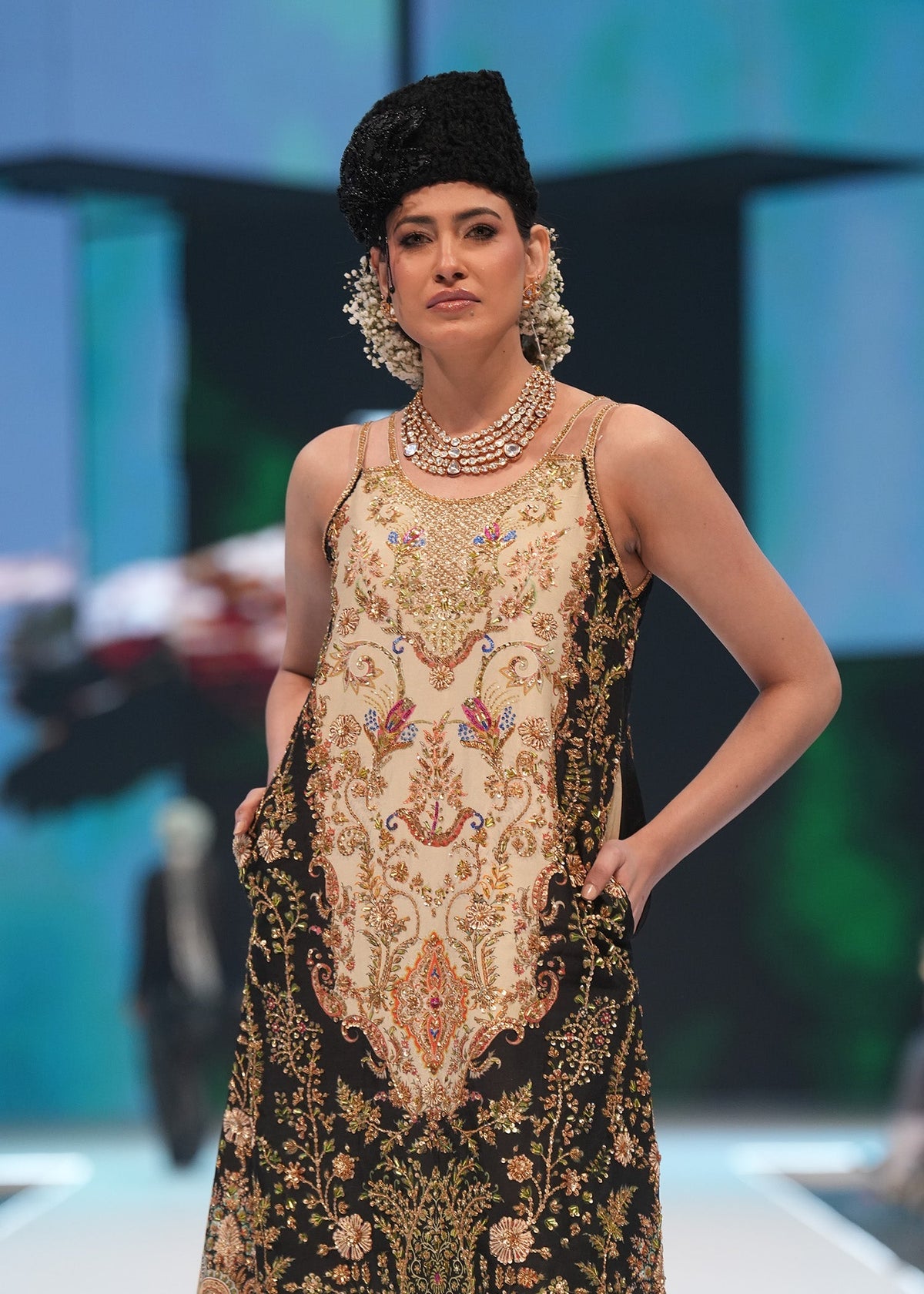 Saira Shakira – Noir Sable Style