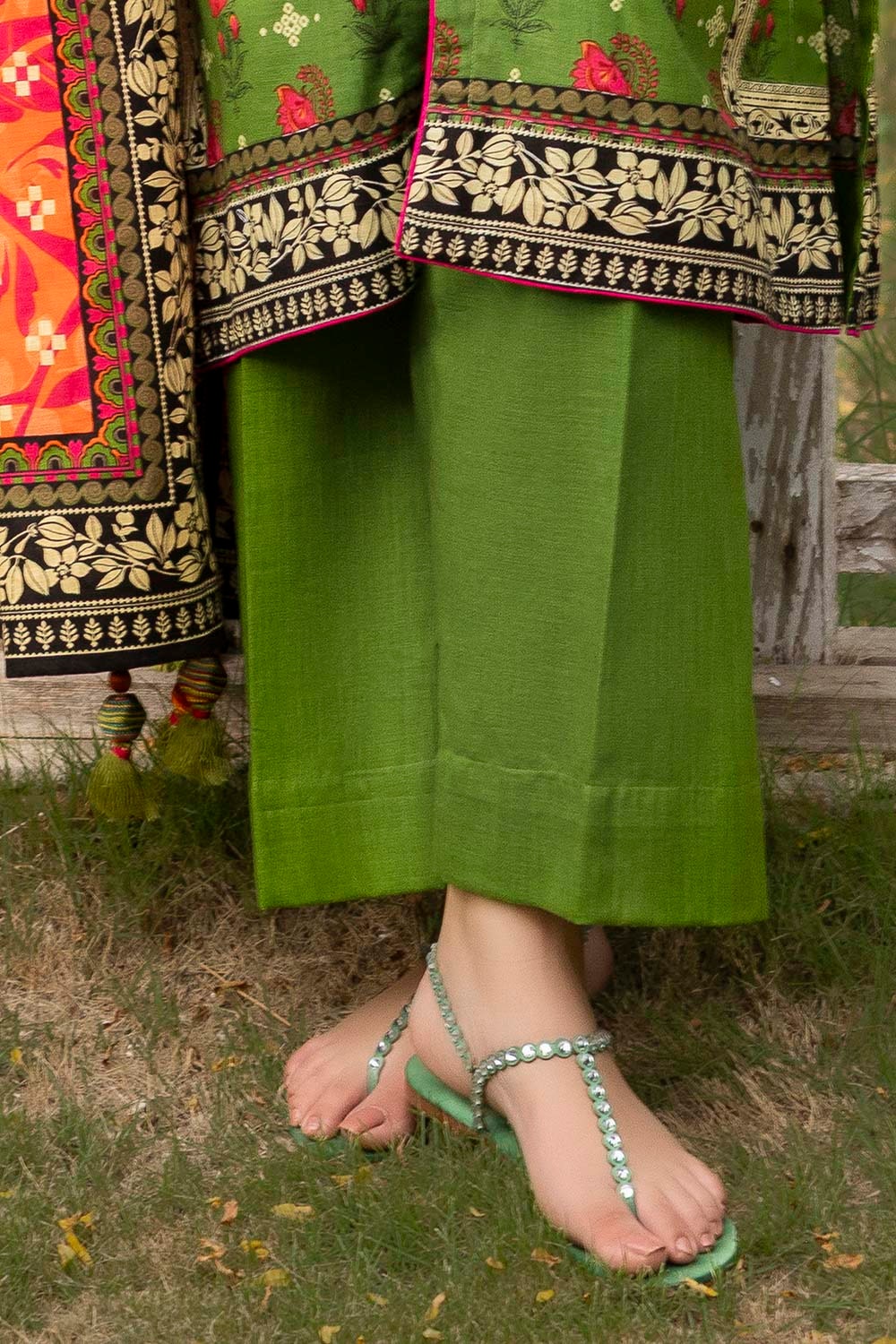 3 Piece Unstitched Printed Khaddar Suit