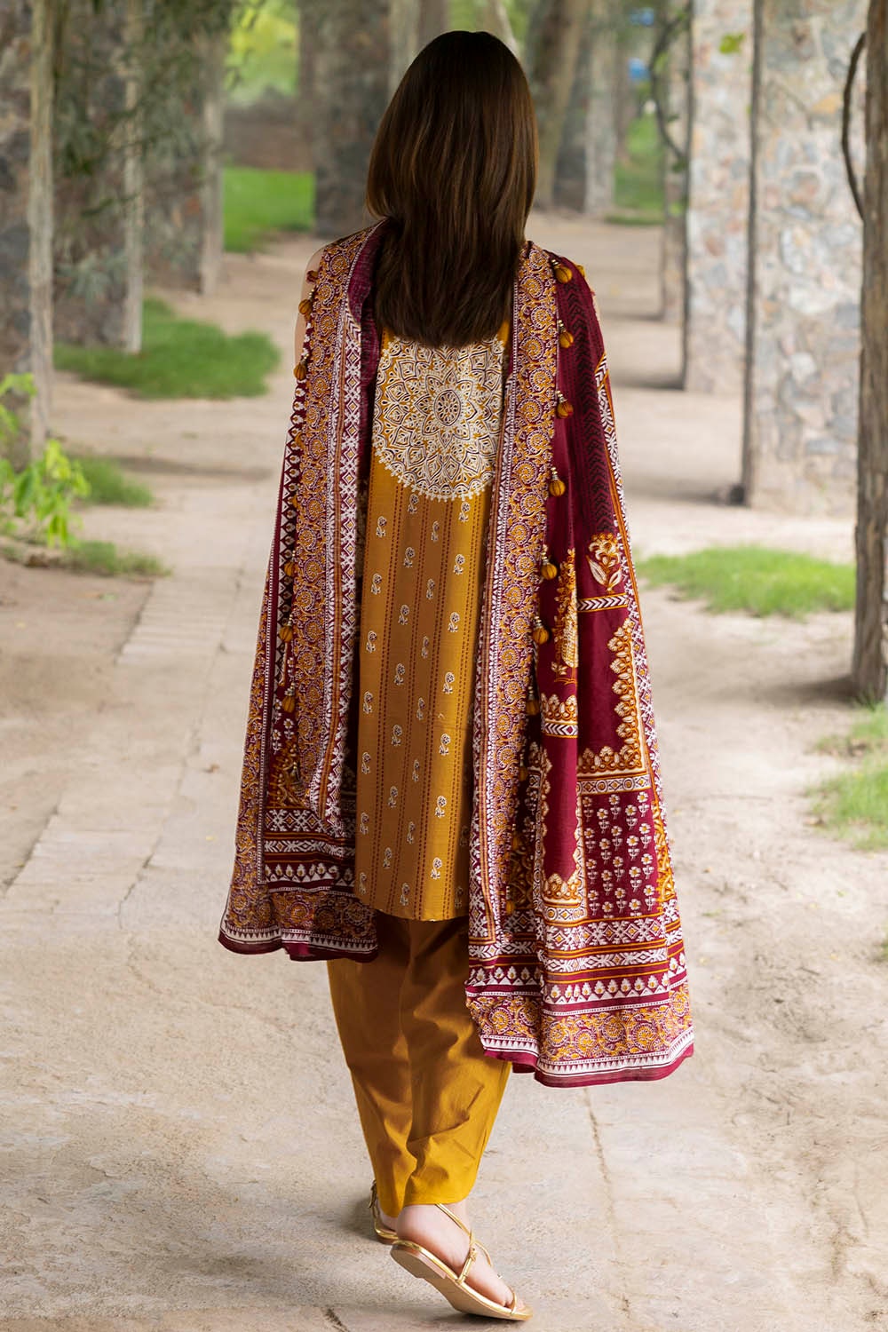 3 Piece Unstitched Printed Khaddar Suit