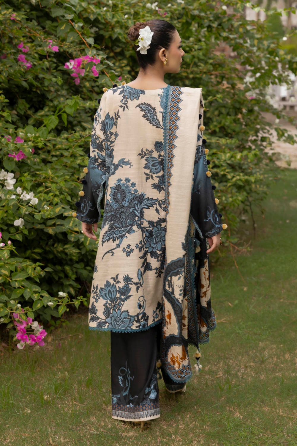 https://cdn.shopify.com/s/files/1/0706/3253/8159/files/printed-khaddar-dupatta-printed-khaddar-shirt-printed-trouser-gulahmed-k-52042-back_2d659c30-4a5c-496e-a346-20d2d7d76b2d.jpg?v=1766565793